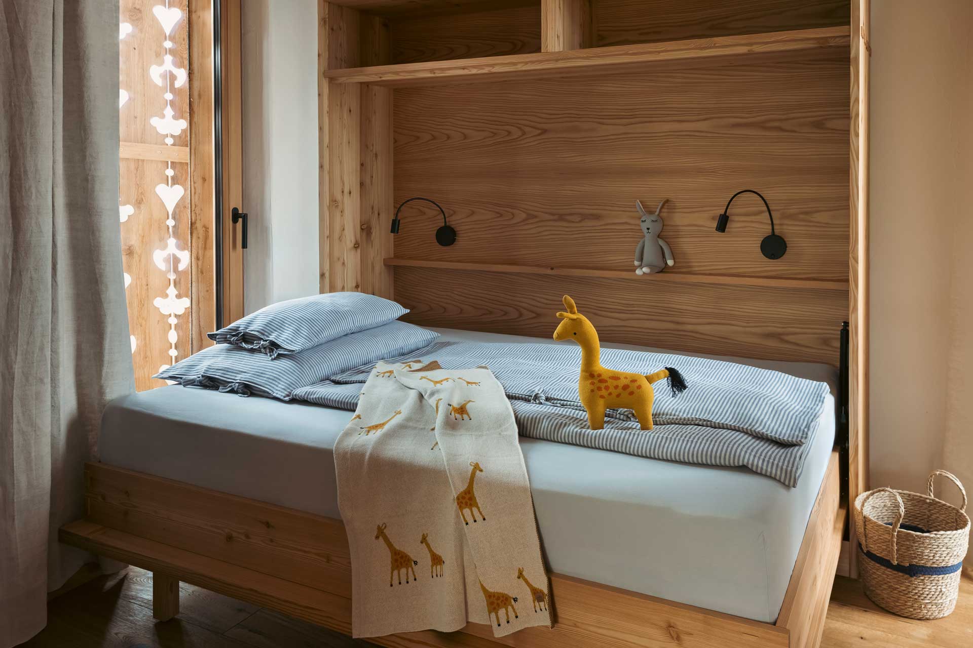 haus-franzl-am-wildbachberg_house_steiermark-austria_interior-bed.jpg