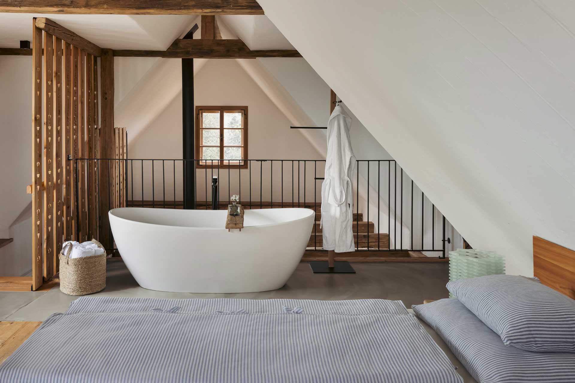 haus-franzl-am-wildbachberg_house_steiermark-austria_interior-bedroom.jpg