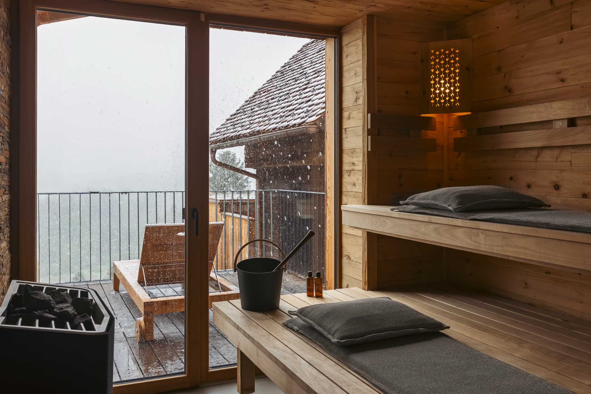haus-franzl-am-wildbachberg_house_steiermark-austria_interior-sauna.jpg
