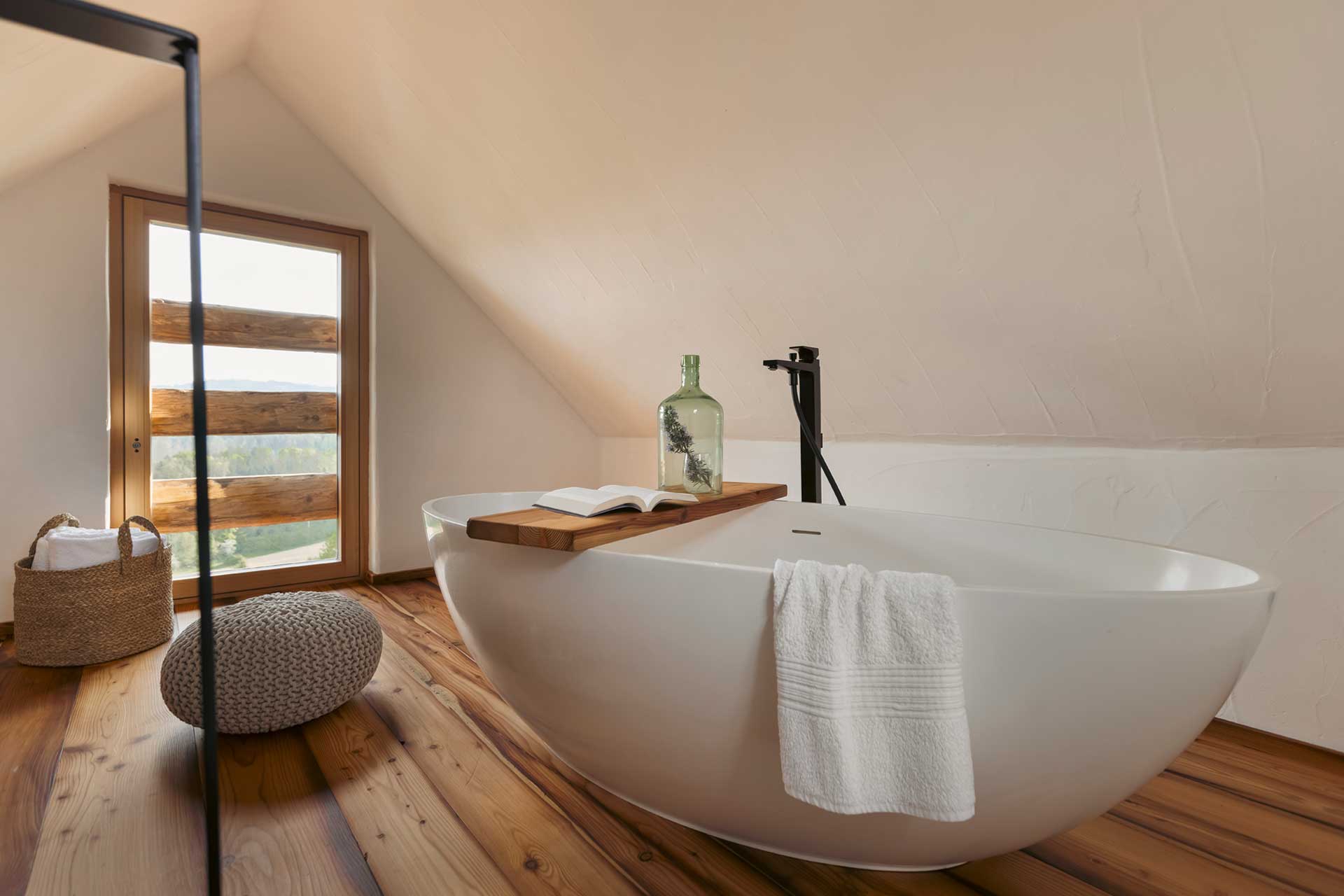 haus-sepp-am-wildbachberg_house_steiermark-austria_interior-bathtub.jpg
