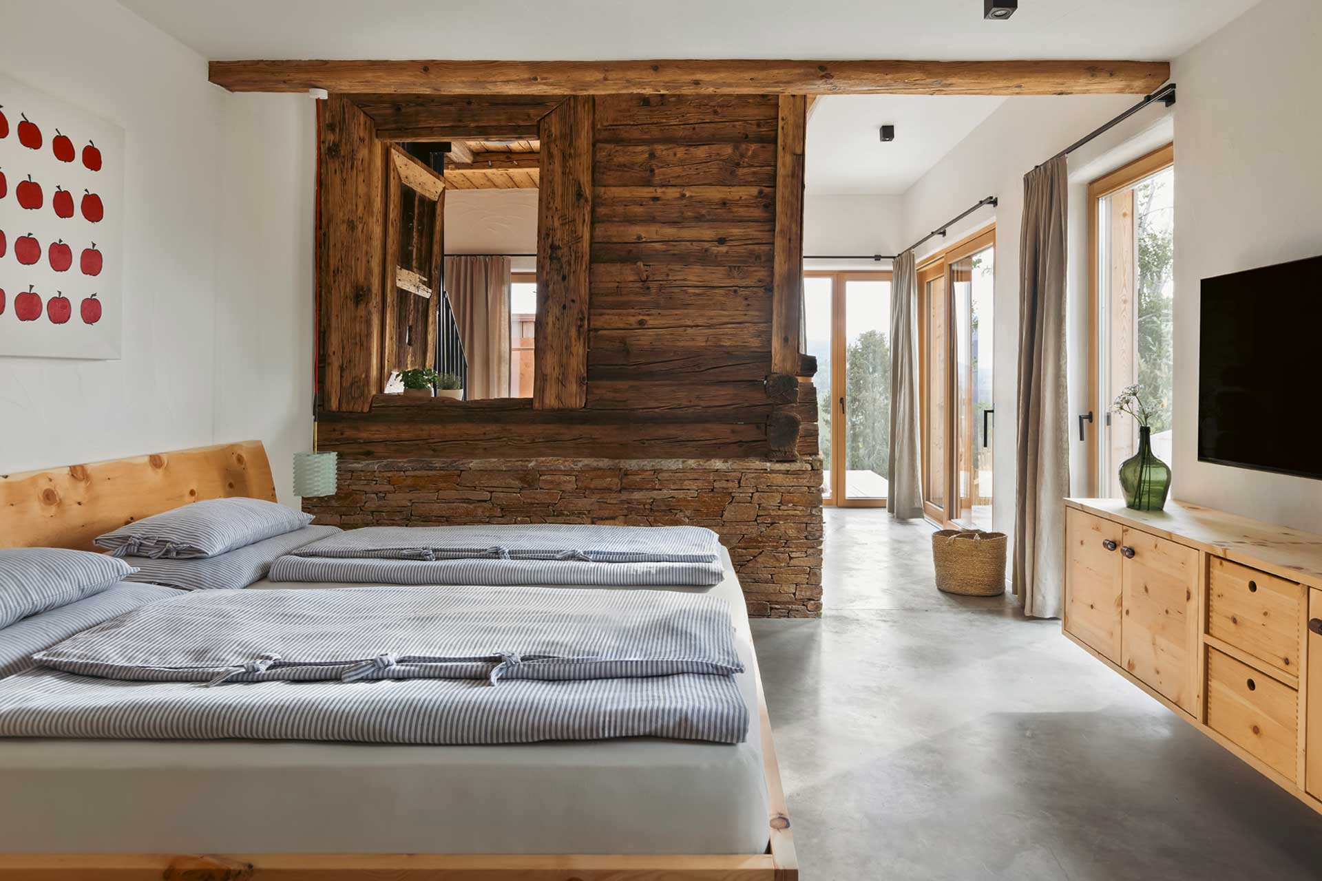 haus-sepp-am-wildbachberg_house_steiermark-austria_interior-bedroom-design.jpg