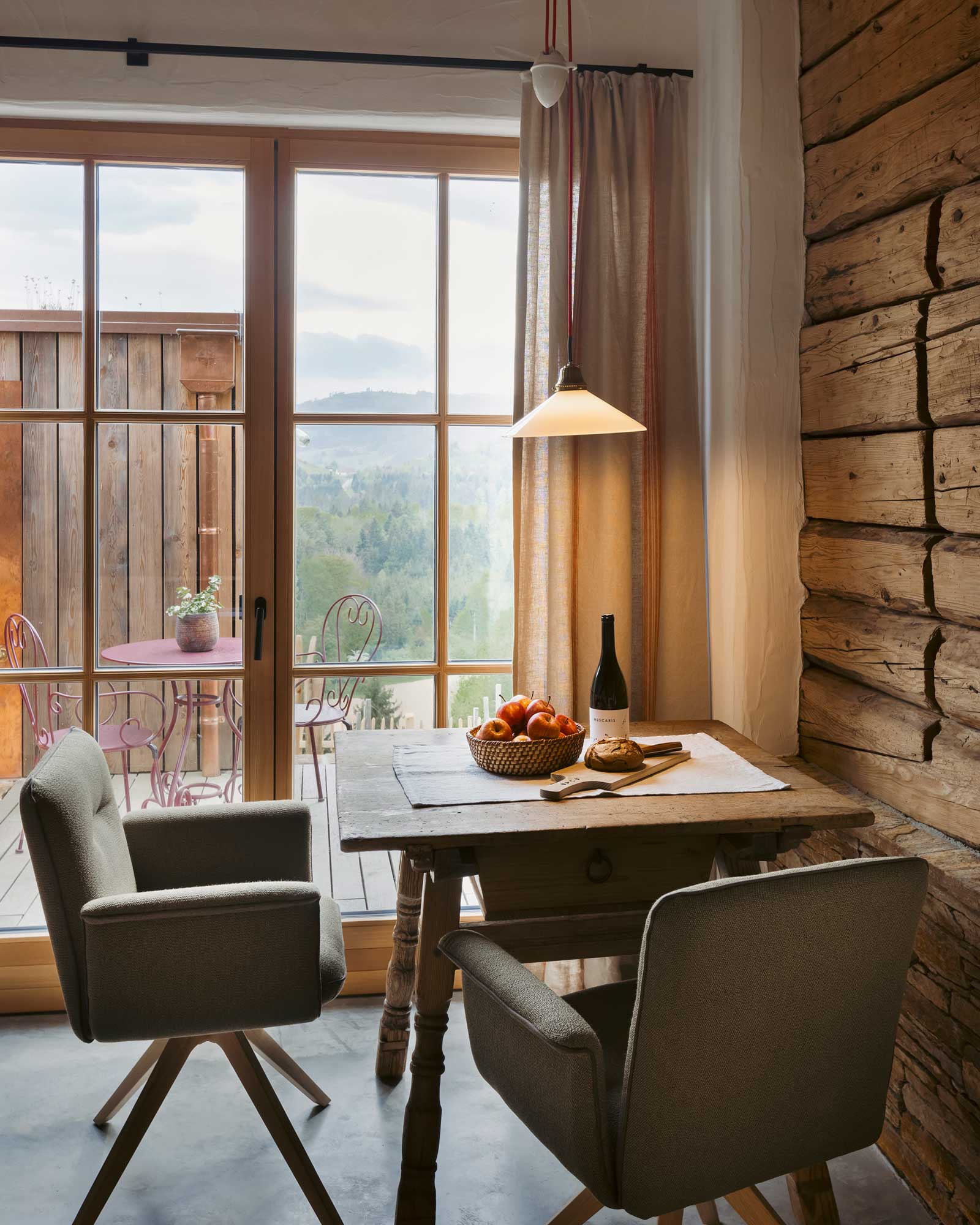 haus-sepp-am-wildbachberg_house_steiermark-austria_interior-table.jpg