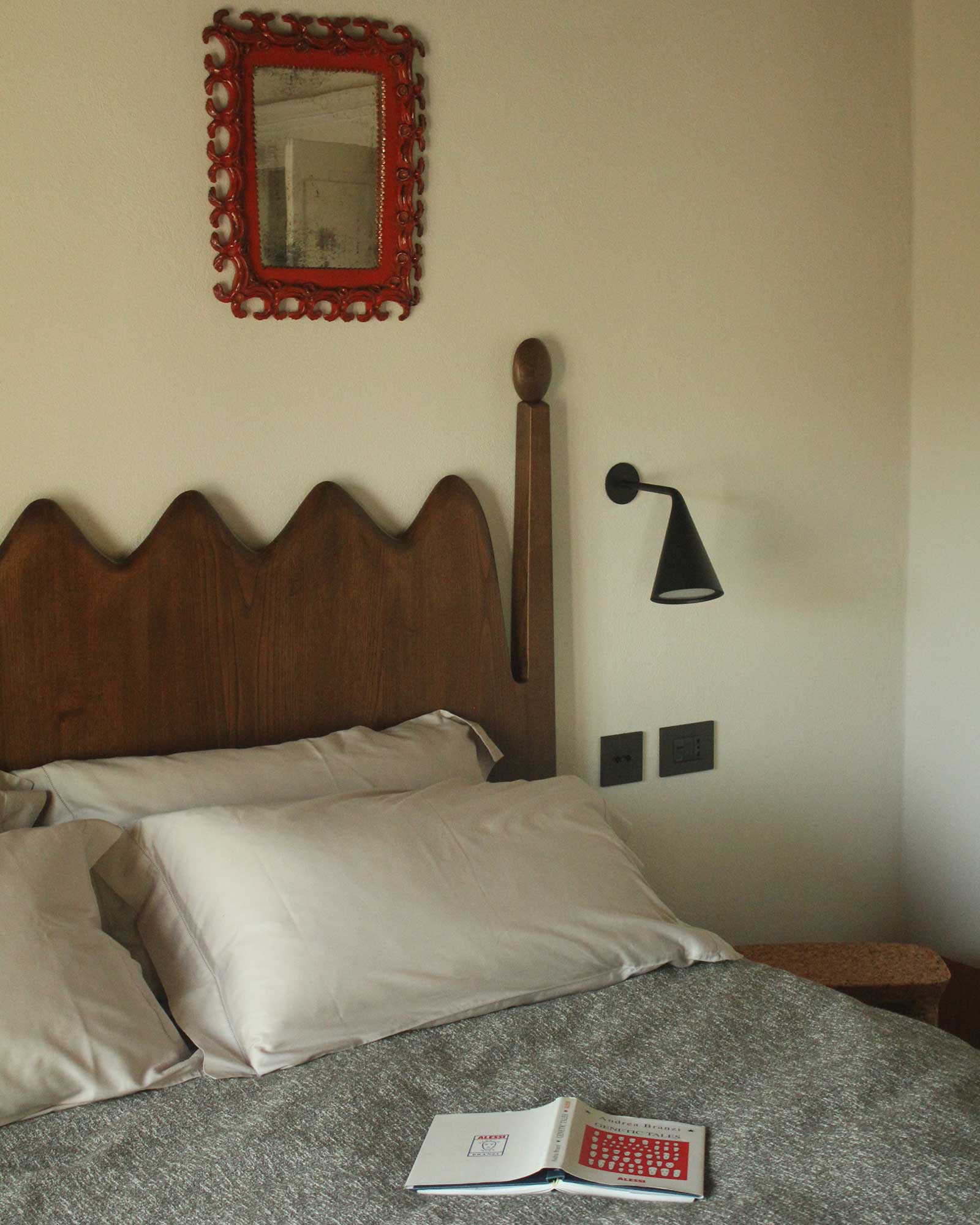 luxi-bia-guesthouses-la-residenza_house_sardegna-italy_interior-bed.jpg