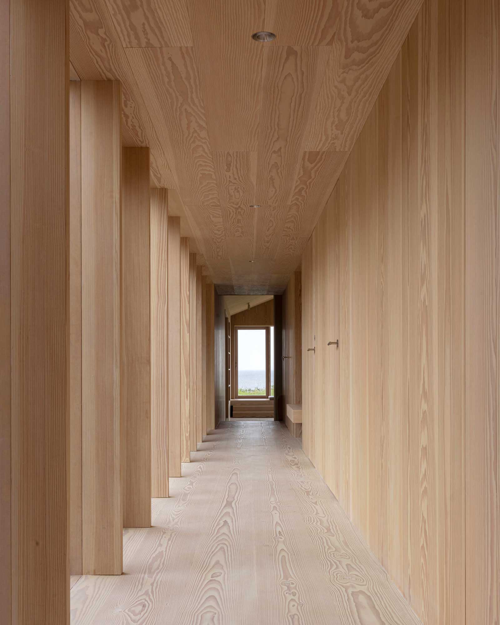 heatherhill-beach-house_beachhouse_seeland-denmark_interior-aisle.jpg