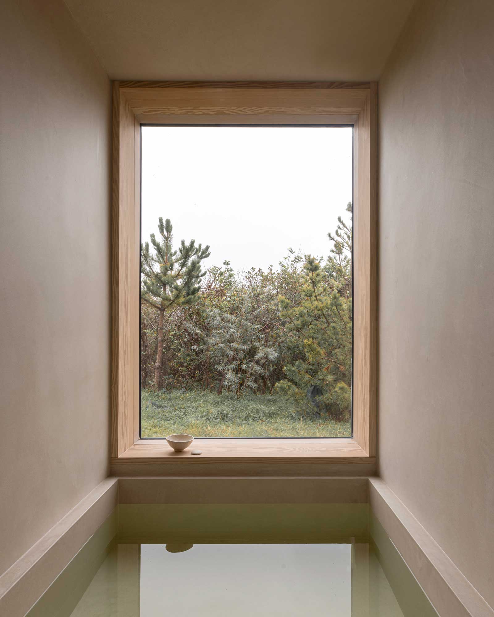 heatherhill-beach-house_beachhouse_seeland-denmark_interior-bathroom-window.jpg