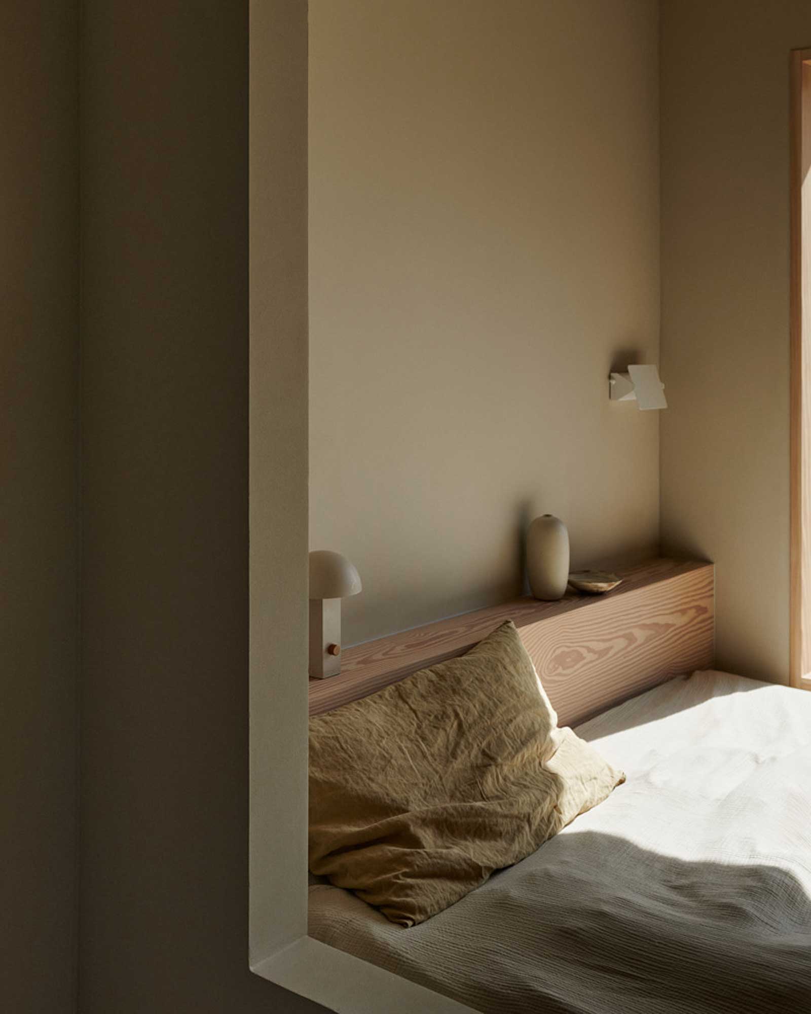 heatherhill-beach-house_beachhouse_seeland-denmark_interior-bed.jpg