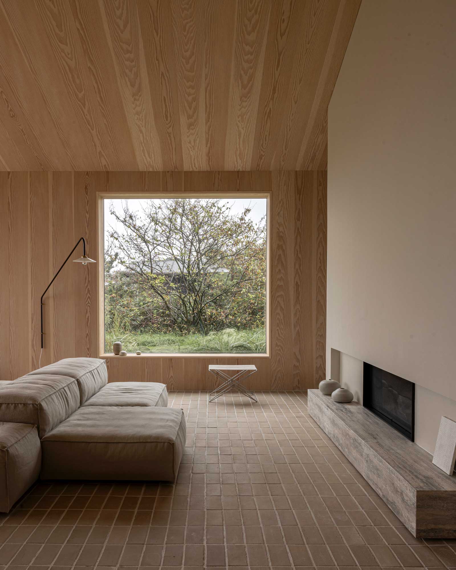 heatherhill-beach-house_beachhouse_seeland-denmark_interior-design-space.jpg