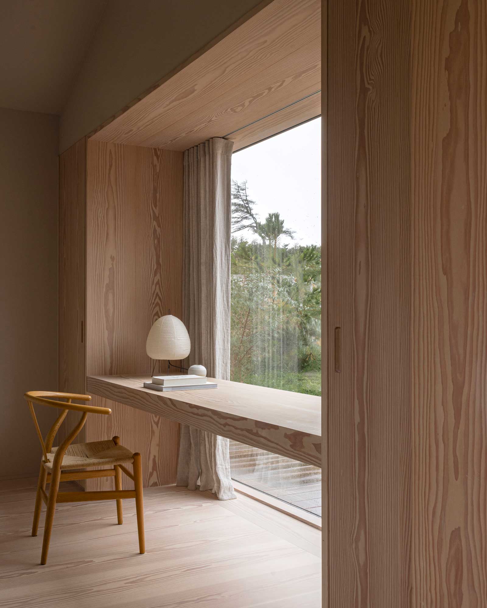 heatherhill-beach-house_beachhouse_seeland-denmark_interior-desk.jpg