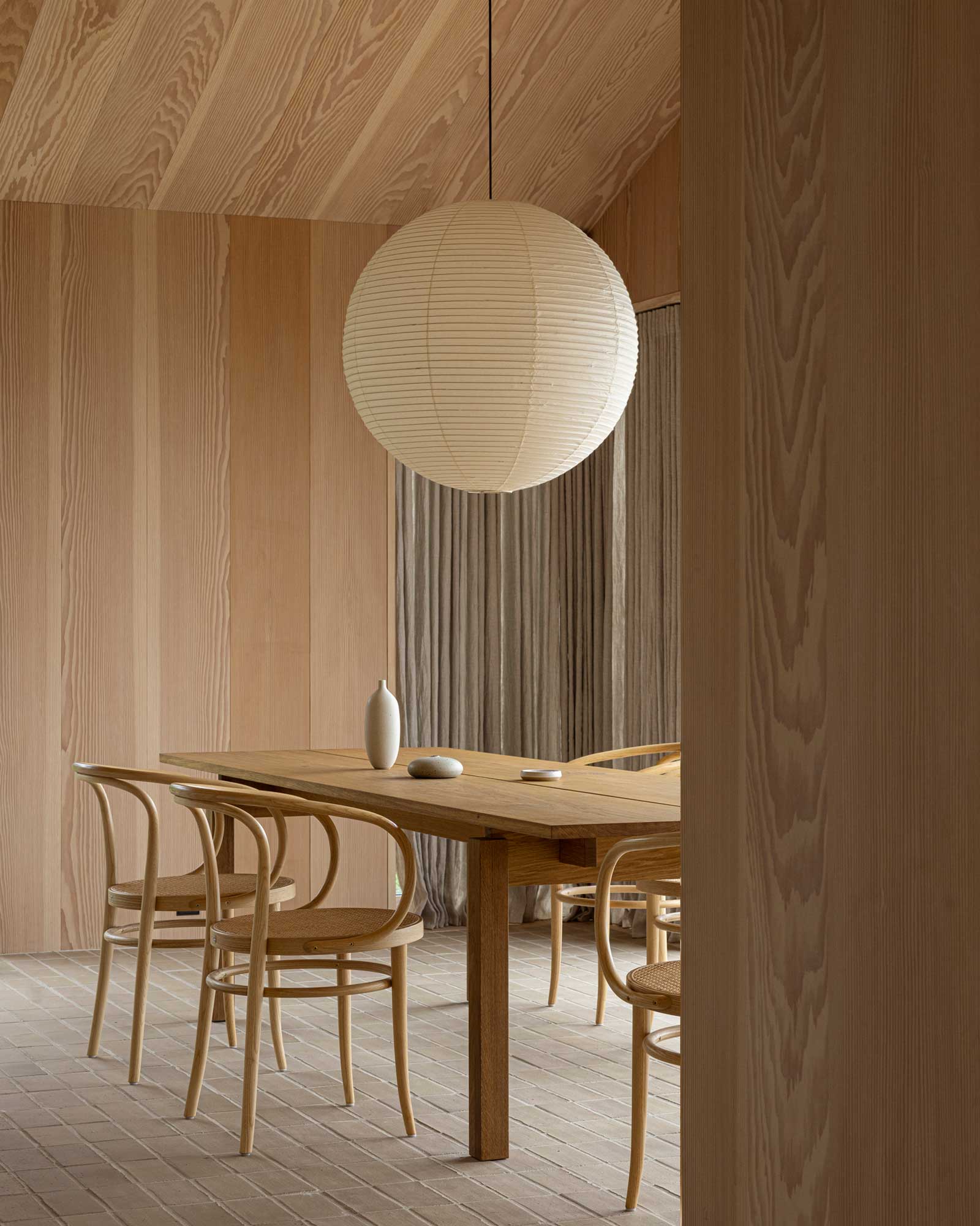 heatherhill-beach-house_beachhouse_seeland-denmark_interior-dining-table.jpg