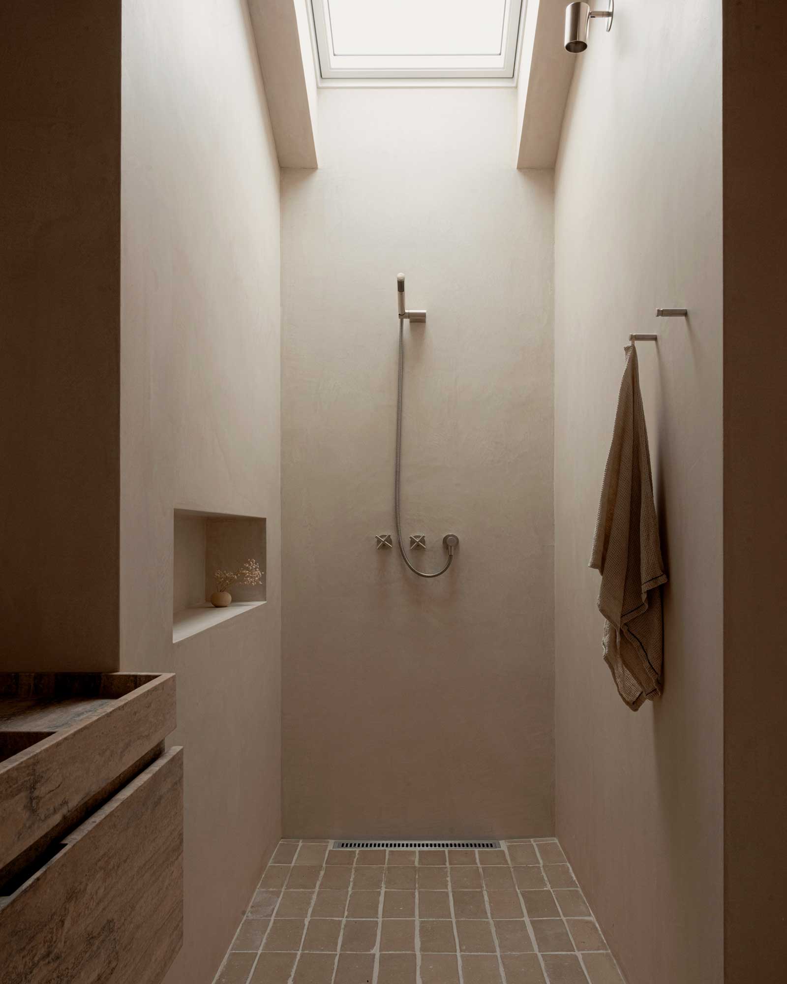 heatherhill-beach-house_beachhouse_seeland-denmark_interior-shower.jpg