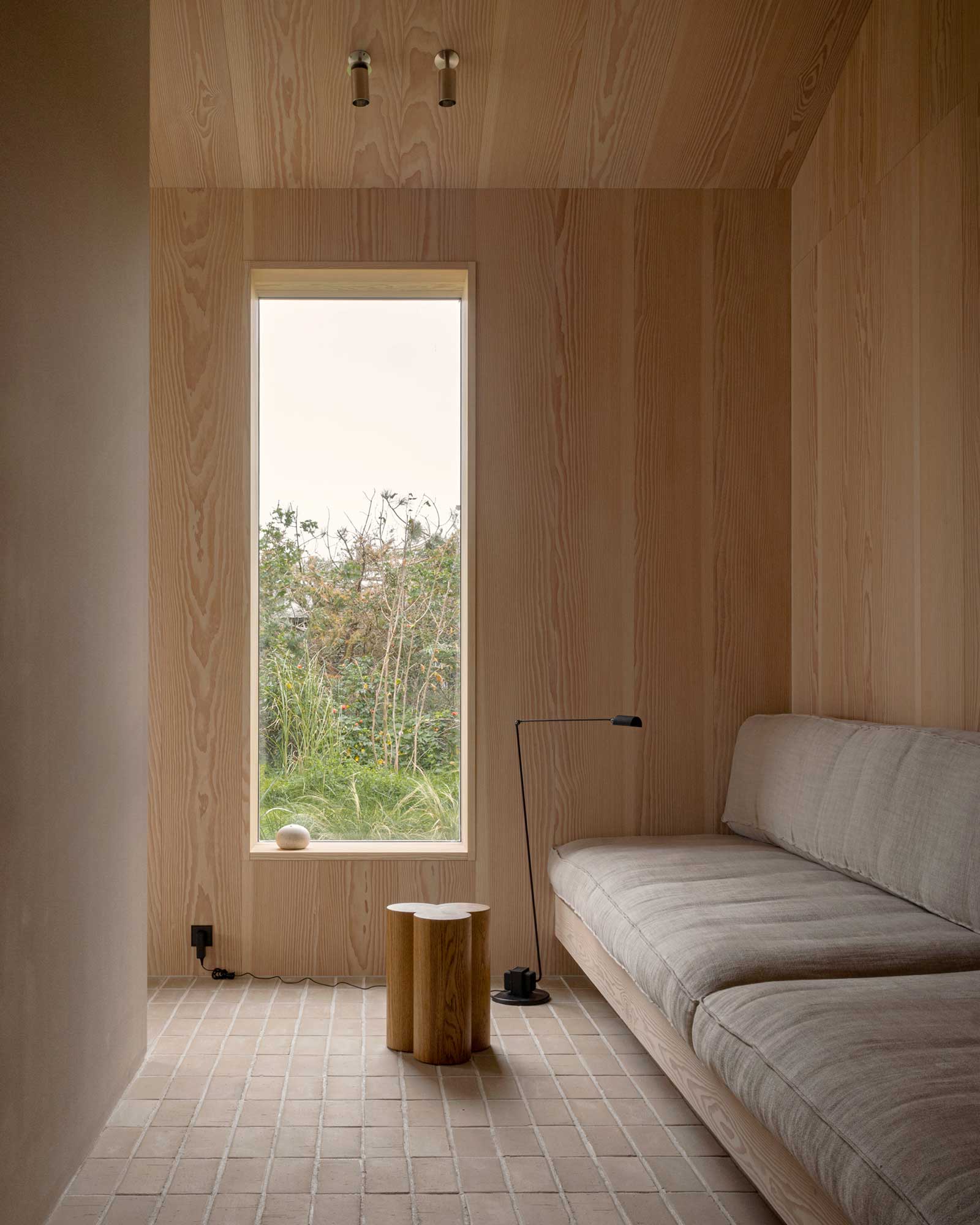 heatherhill-beach-house_beachhouse_seeland-denmark_interior-sofa.jpg