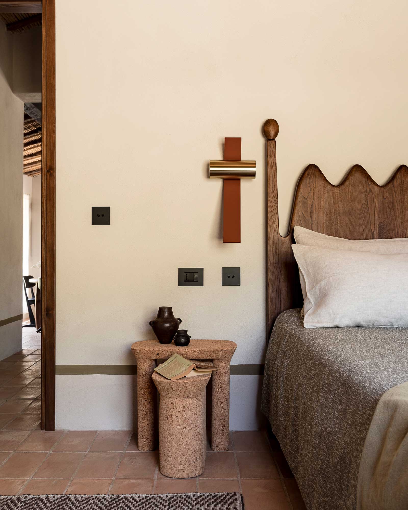 luxi-bia-casa-corte_house_sardegna-italy_interior-bedroom-detail.jpg
