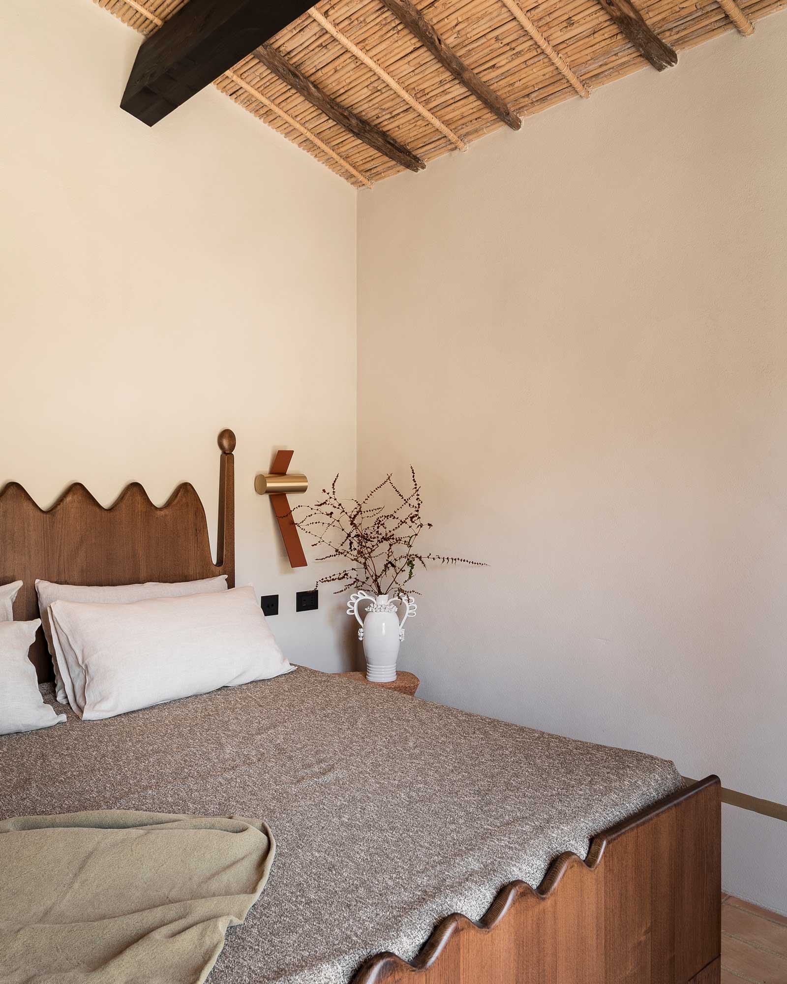 luxi-bia-casa-corte_house_sardegna-italy_interior-bedroom-detail-design.jpg
