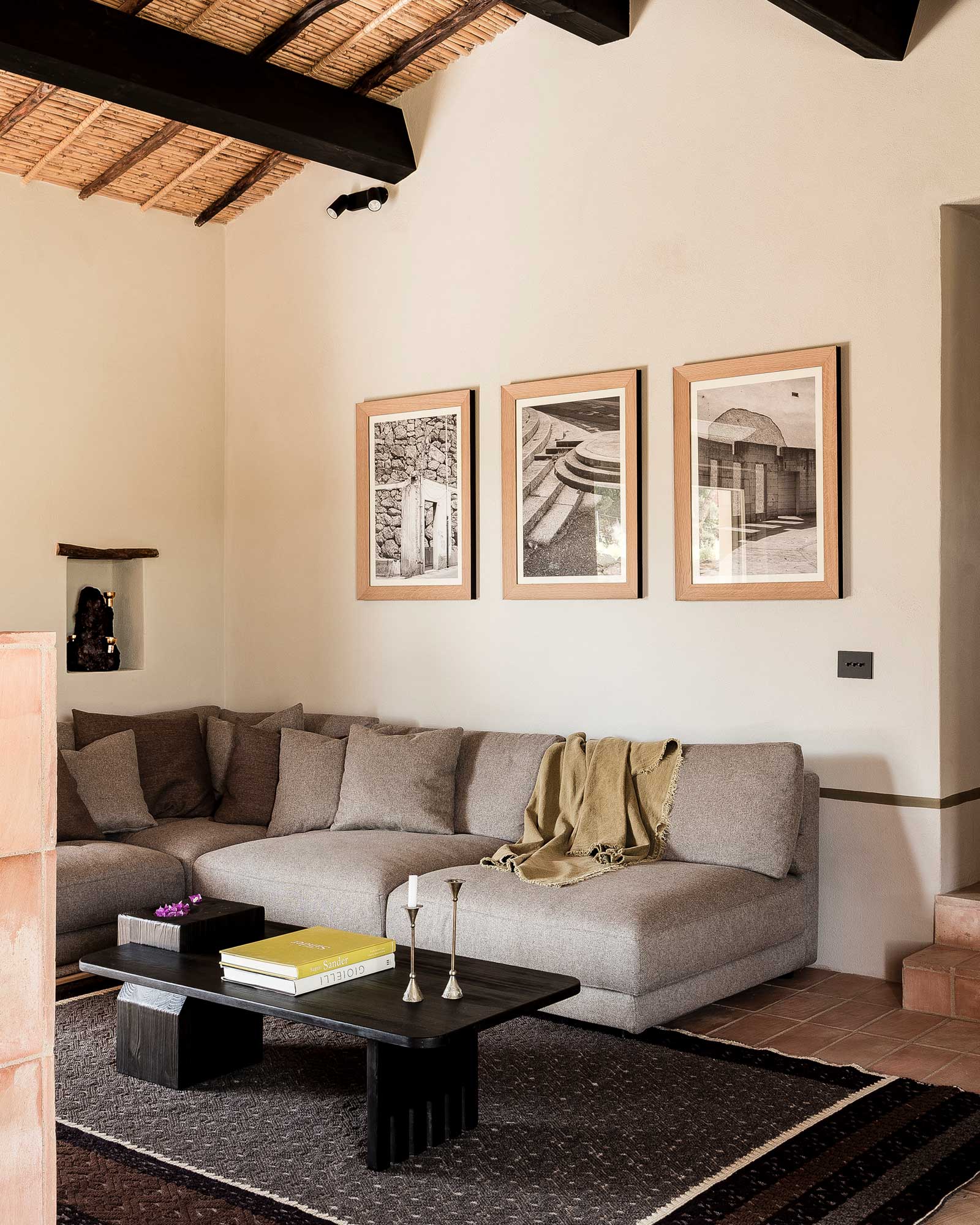 luxi-bia-casa-corte_house_sardegna-italy_interior-living-room.jpg
