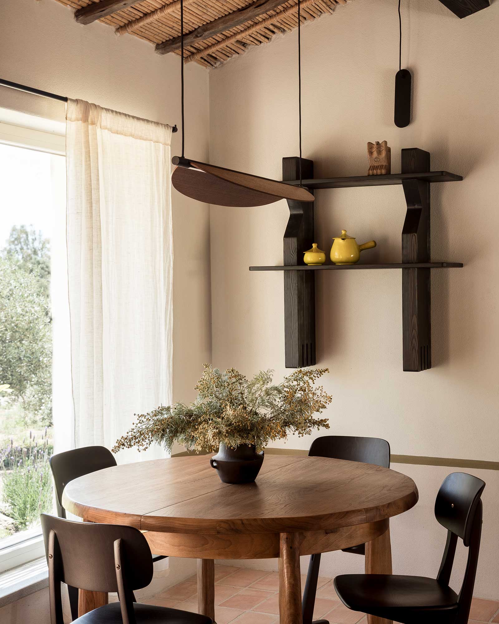 luxi-bia-casa-corte_house_sardegna-italy_interior-table.jpg