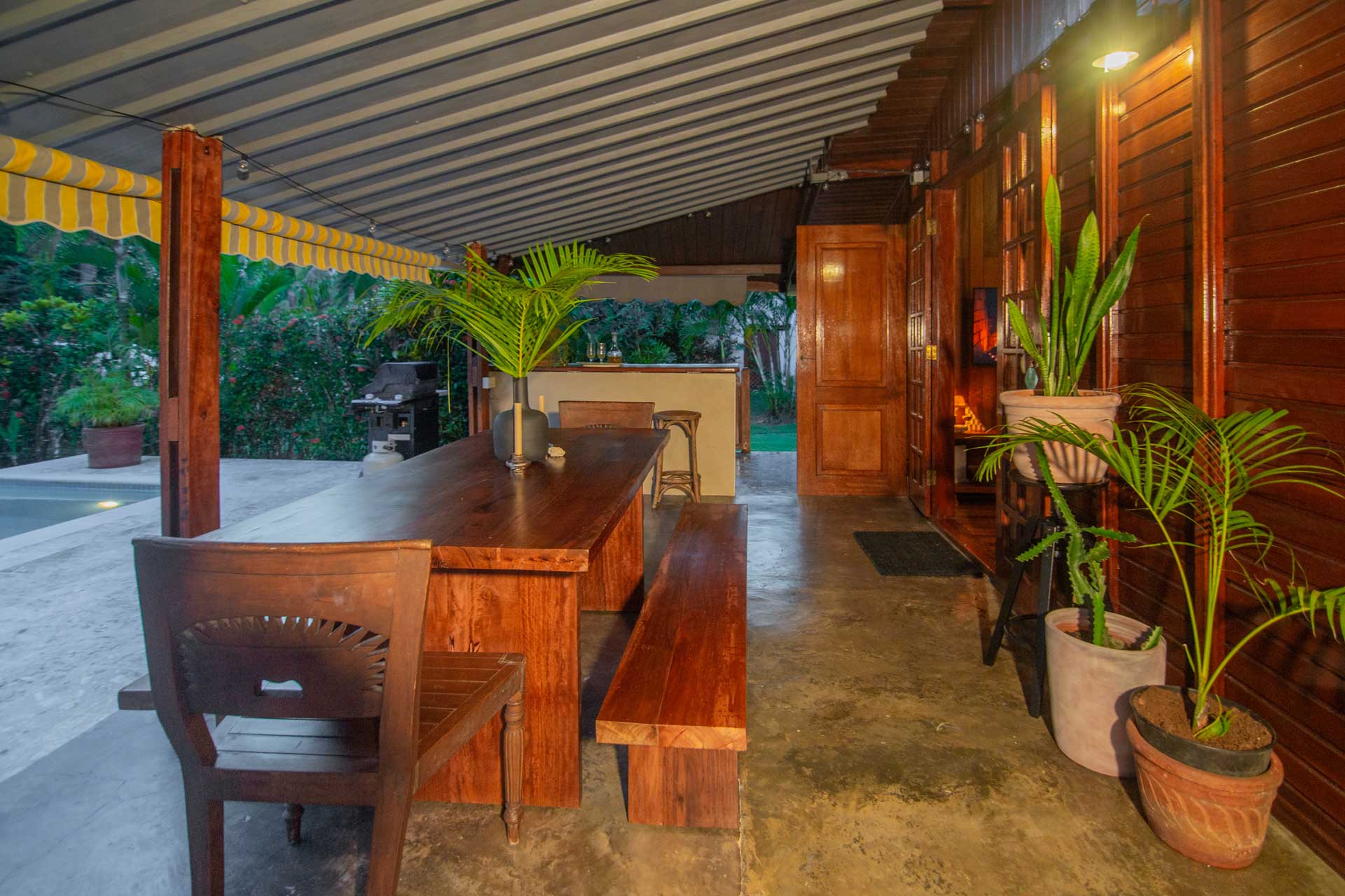 casa-madera_house_samana-dominican-republic_exterior-table.jpg