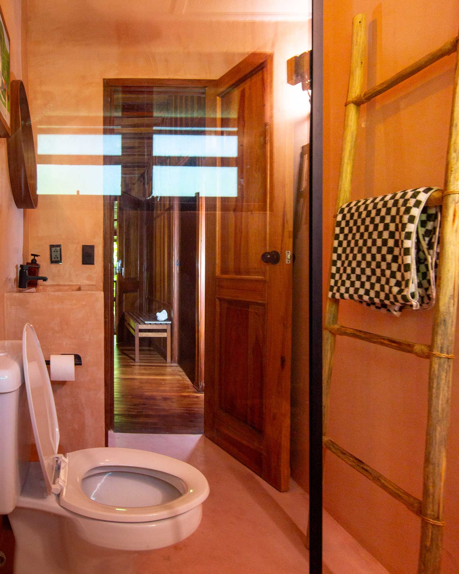 casa-madera_house_samana-dominican-republic_interior-bath-room.jpg