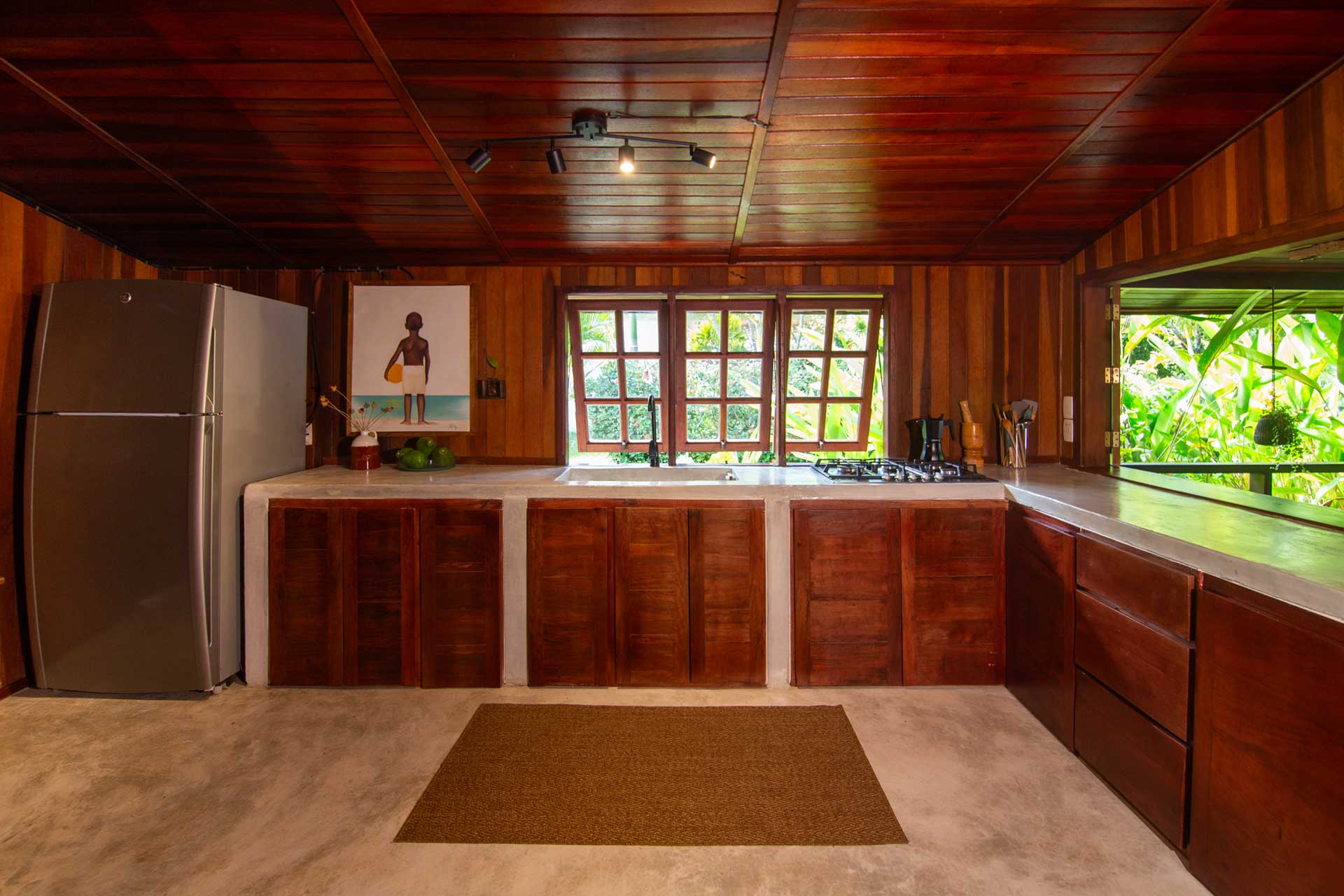 casa-madera_house_samana-dominican-republic_interior-kitchen.jpg