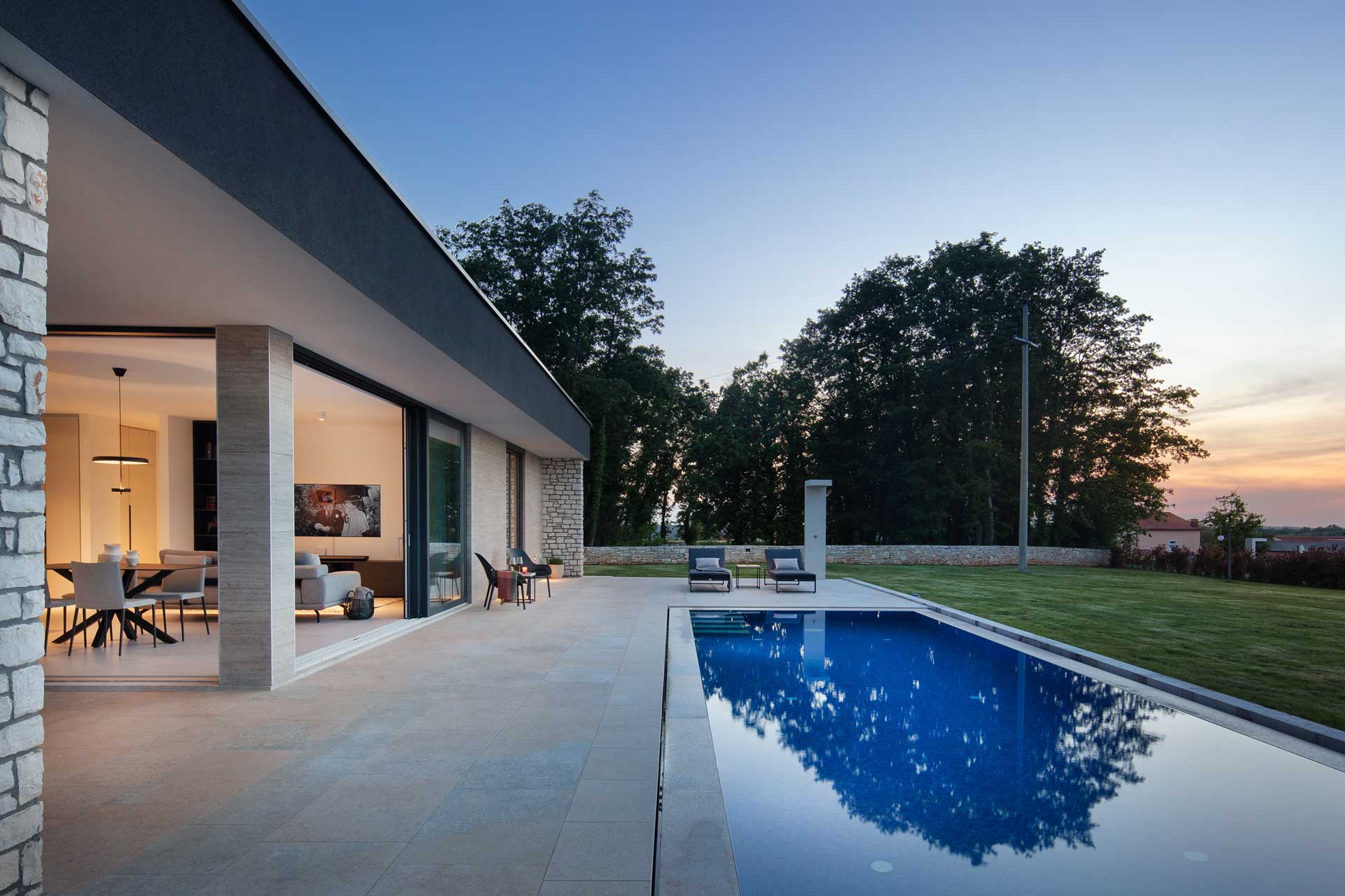 villa-themis_villa_veti-Petar-u-sumi-Croatia_exterior-night-pool.jpg