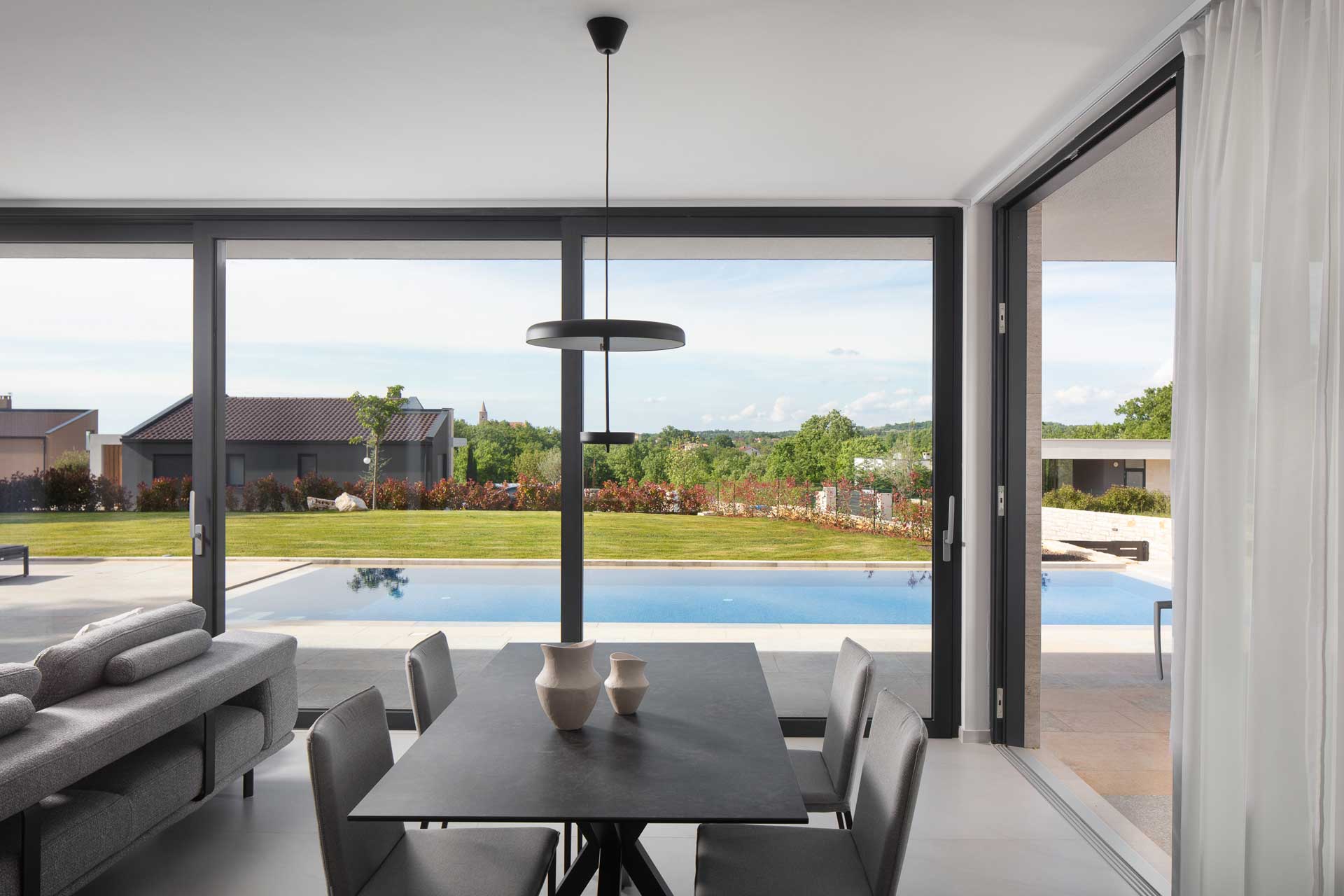 villa-themis_villa_veti-Petar-u-sumi-Croatia_interior-table.jpg