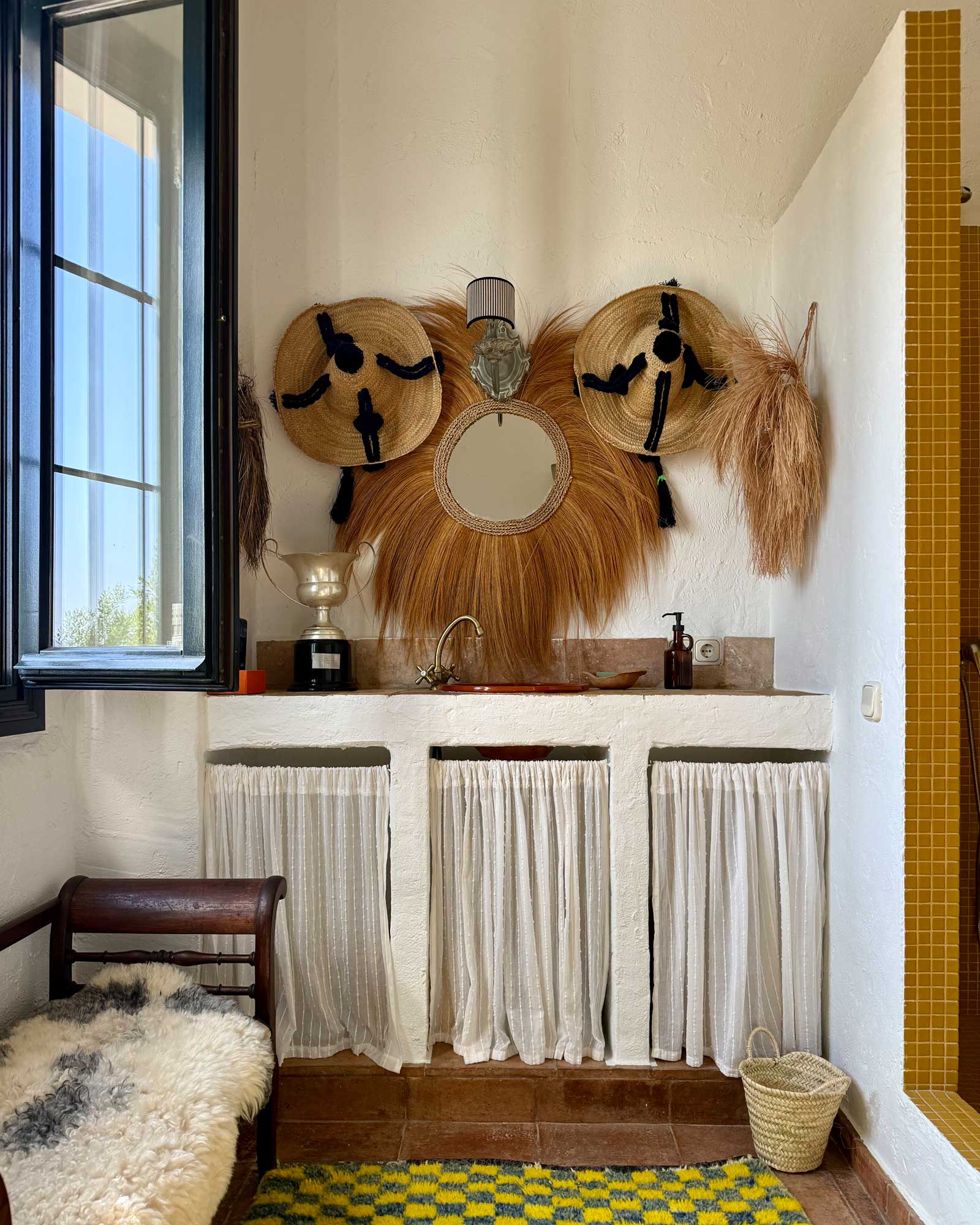 cortijo-la-sierrazuela_farmhouse_andalusia-spain_interior-bathroom.jpg
