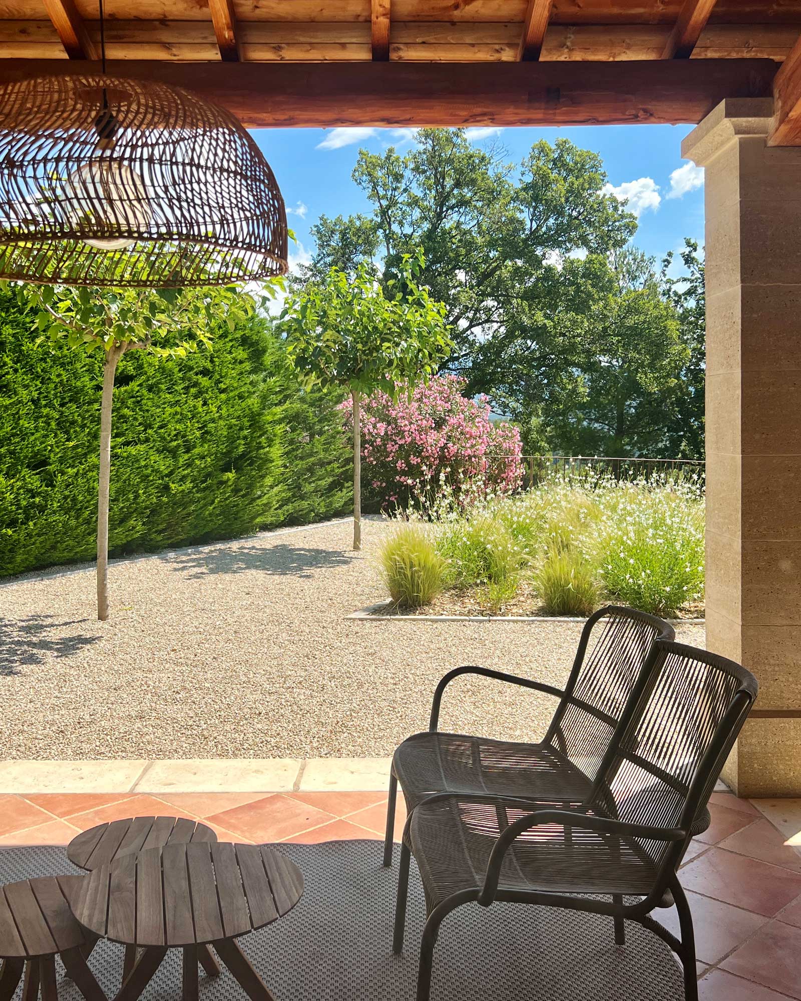 villa-armajeva_villa_Crillon-le-Brave-Provence-France_exterior-chairs.jpg