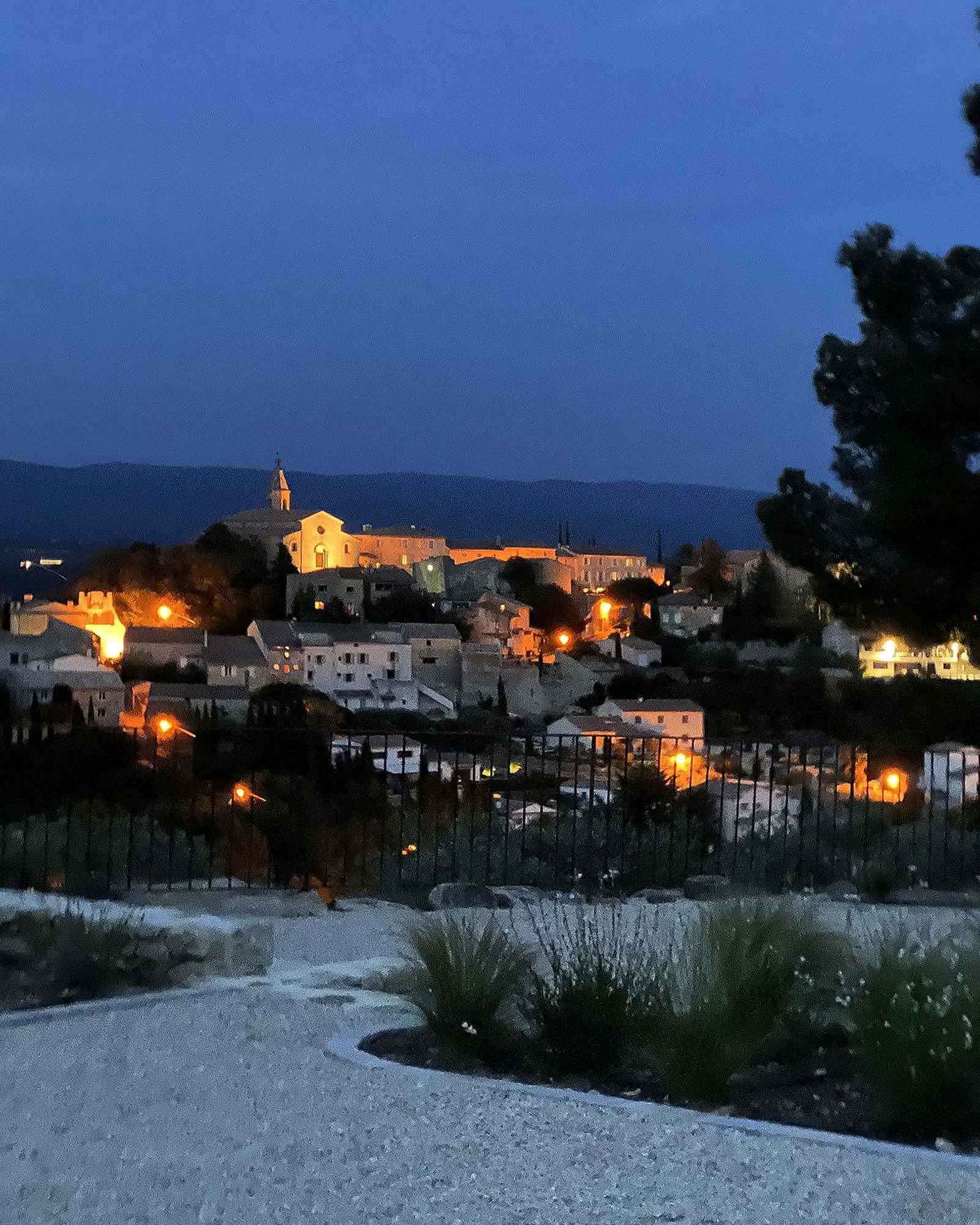 villa-armajeva_villa_Crillon-le-Brave-Provence-France_exterior-night.jpg