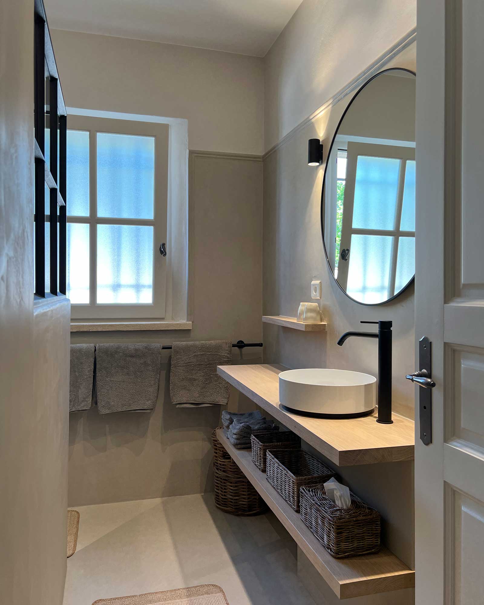 villa-armajeva_villa_Crillon-le-Brave-Provence-France_interior-bath-room.jpg