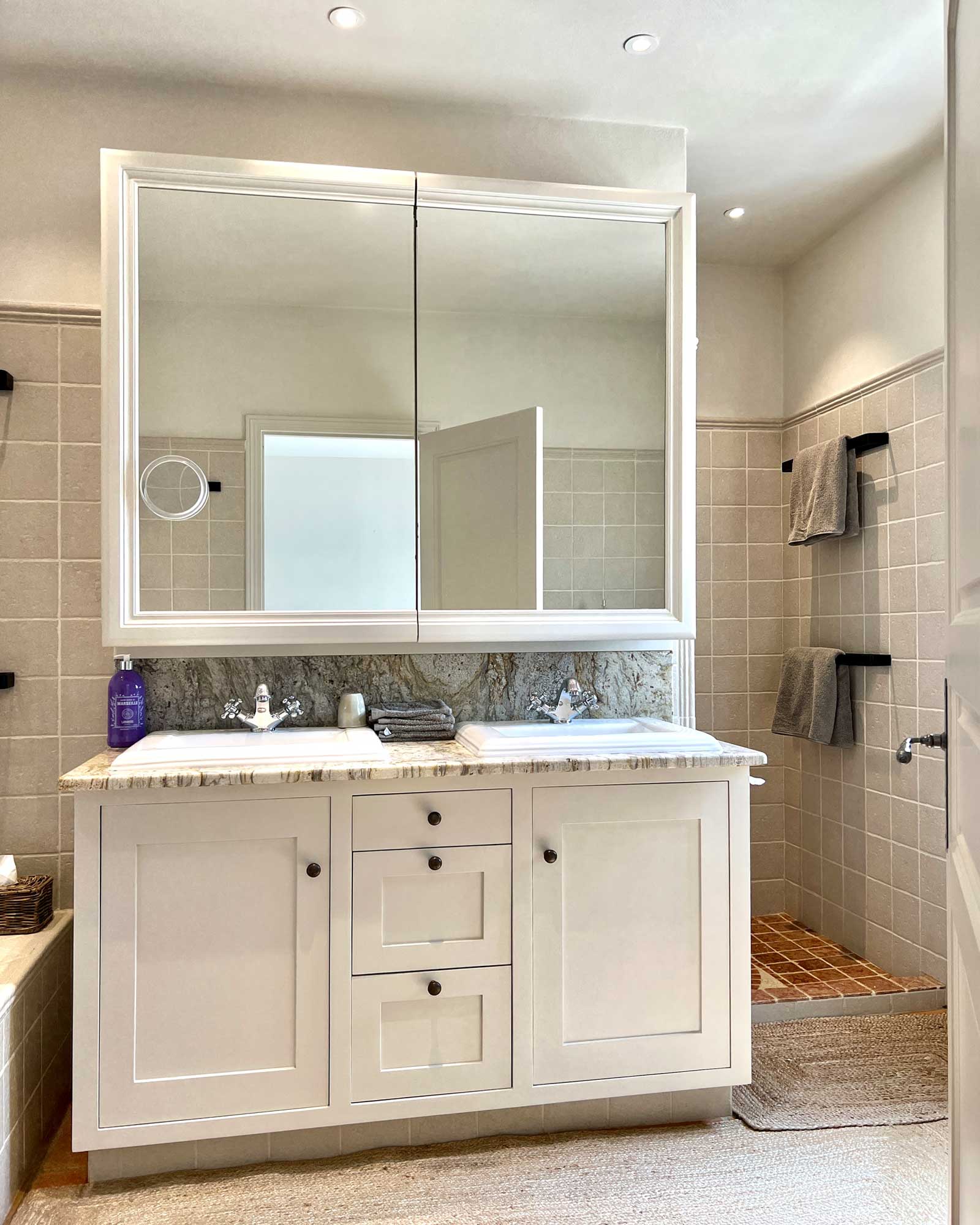 villa-armajeva_villa_Crillon-le-Brave-Provence-France_interior-bathroom.jpg