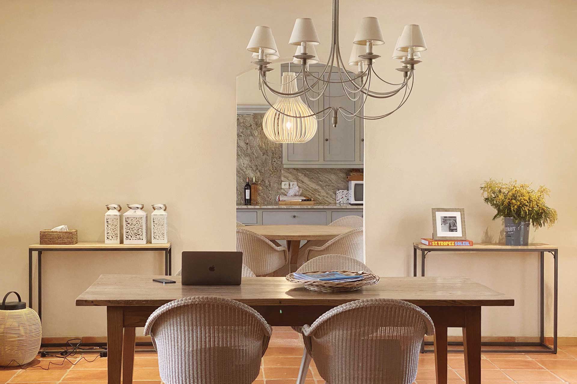villa-armajeva_villa_Crillon-le-Brave-Provence-France_interior-dining.jpg