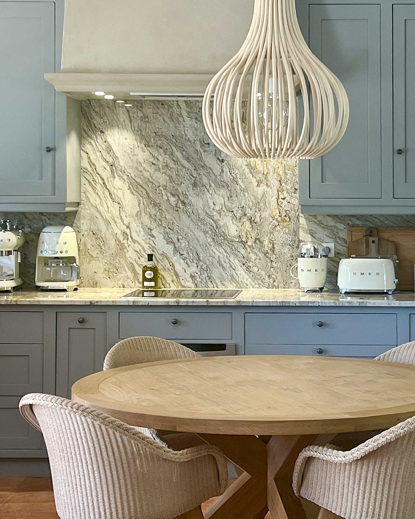 villa-armajeva_villa_Crillon-le-Brave-Provence-France_interior-kitchen.jpg