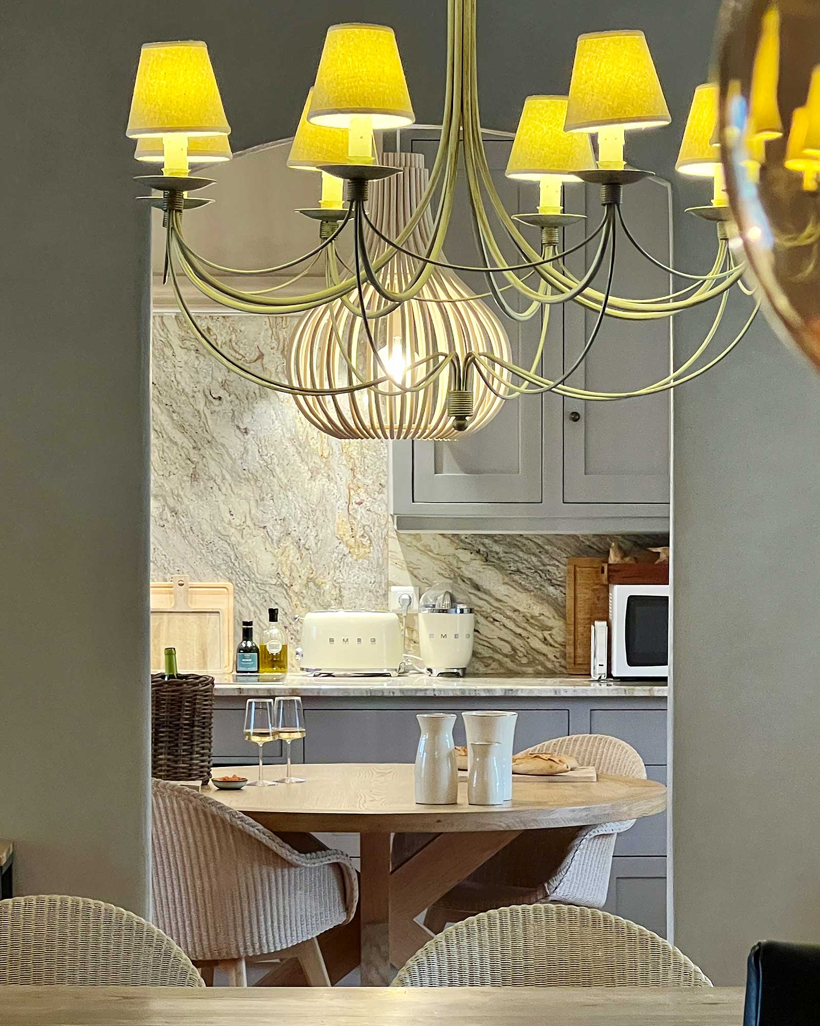 villa-armajeva_villa_Crillon-le-Brave-Provence-France_interior-kitchen-design.jpg