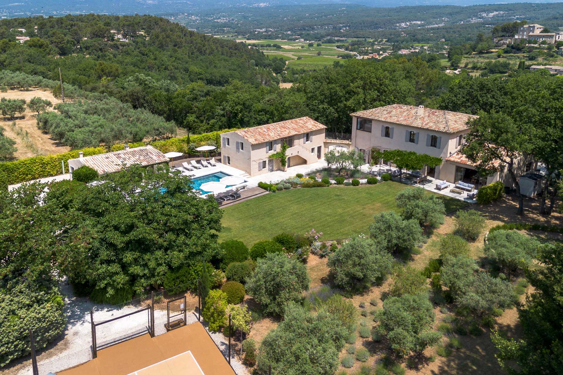 la-bastide-de-lorme_farmhouse_Louberon-Provence-France_exterior.jpg