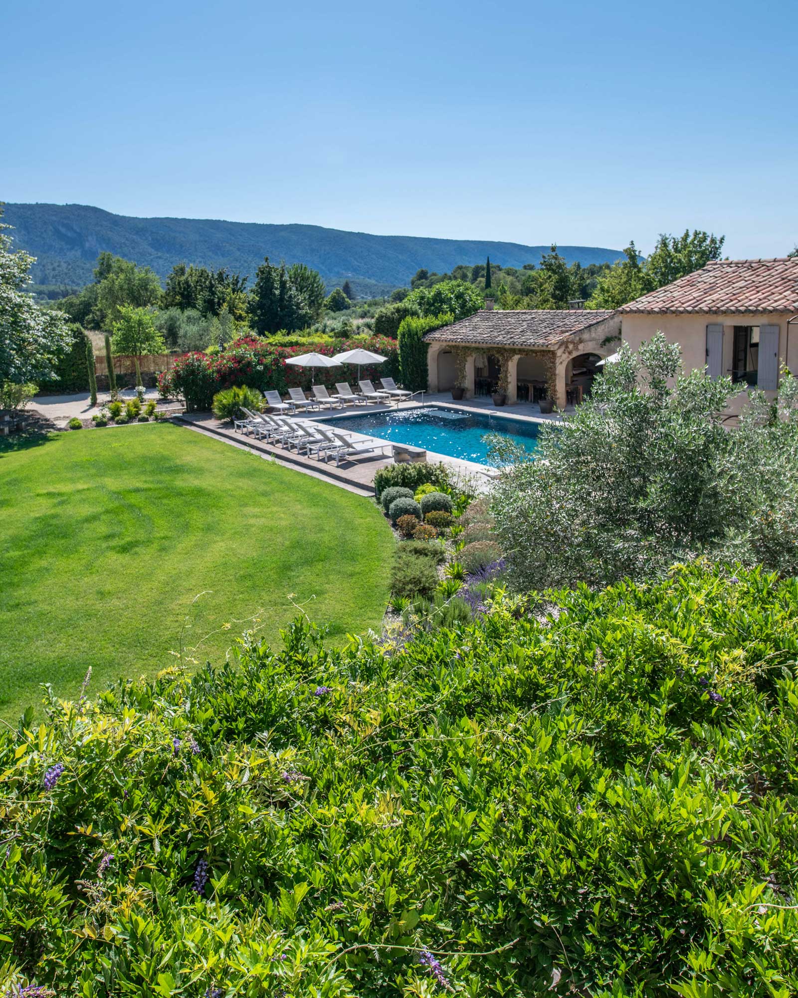 la-bastide-de-lorme_farmhouse_Louberon-Provence-France_exterior-drone-design.jpg