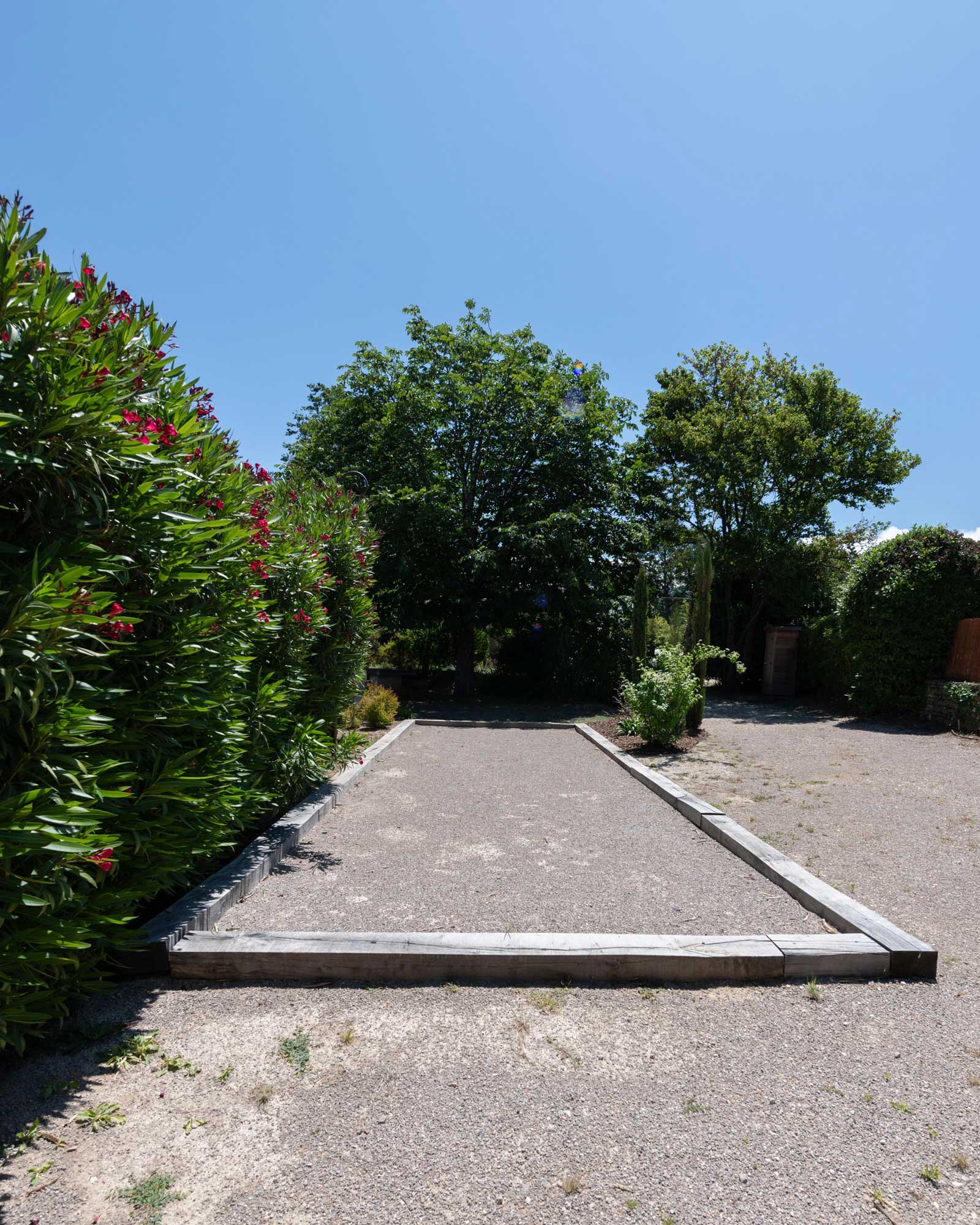 la-bastide-de-lorme_farmhouse_Louberon-Provence-France_exterior-petanca.jpg