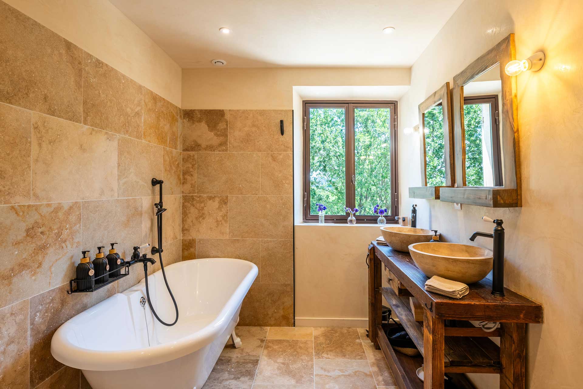 la-bastide-de-lorme_farmhouse_Louberon-Provence-France_interior-bathroom.jpg