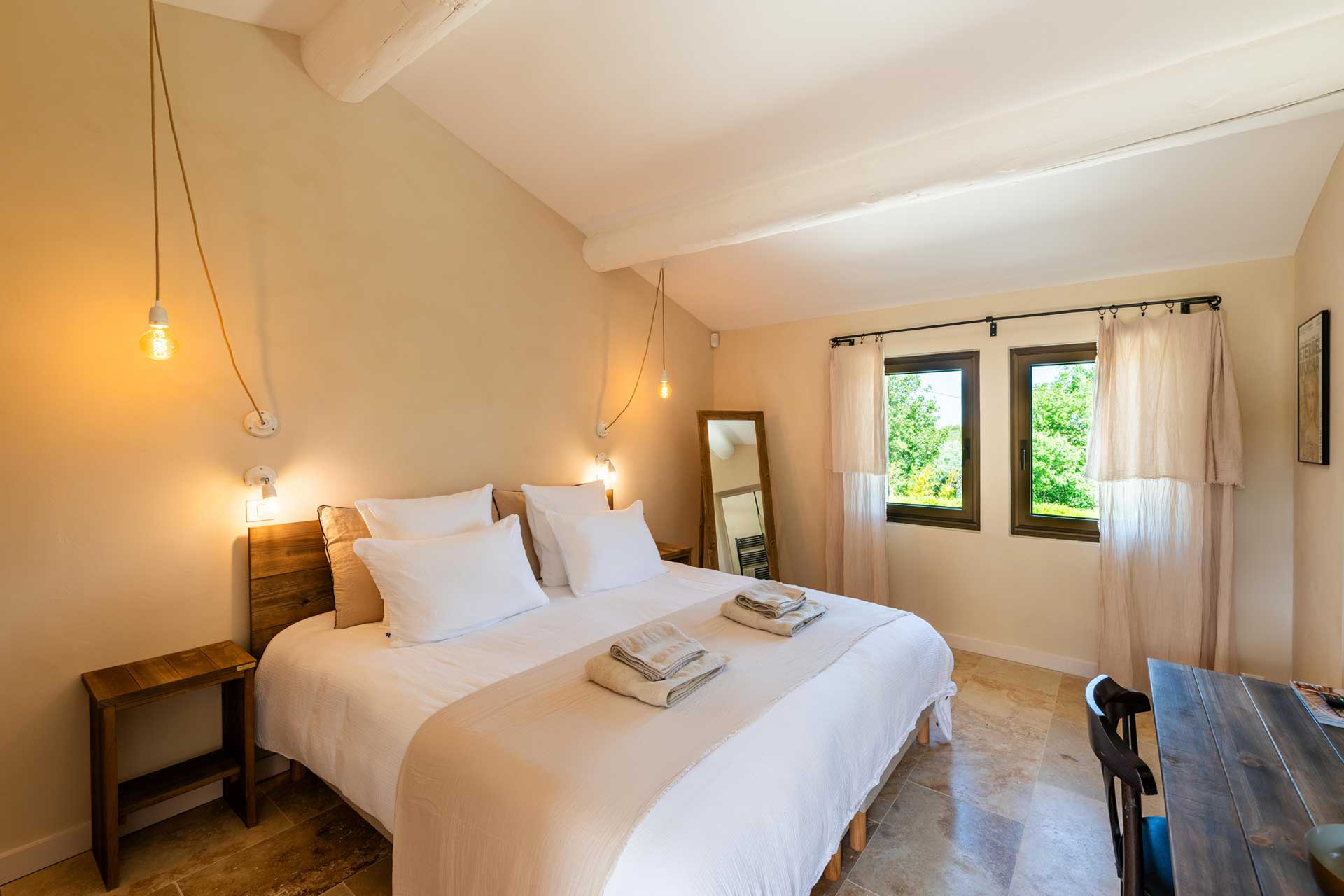 la-bastide-de-lorme_farmhouse_Louberon-Provence-France_interior-bedroom-space.jpg