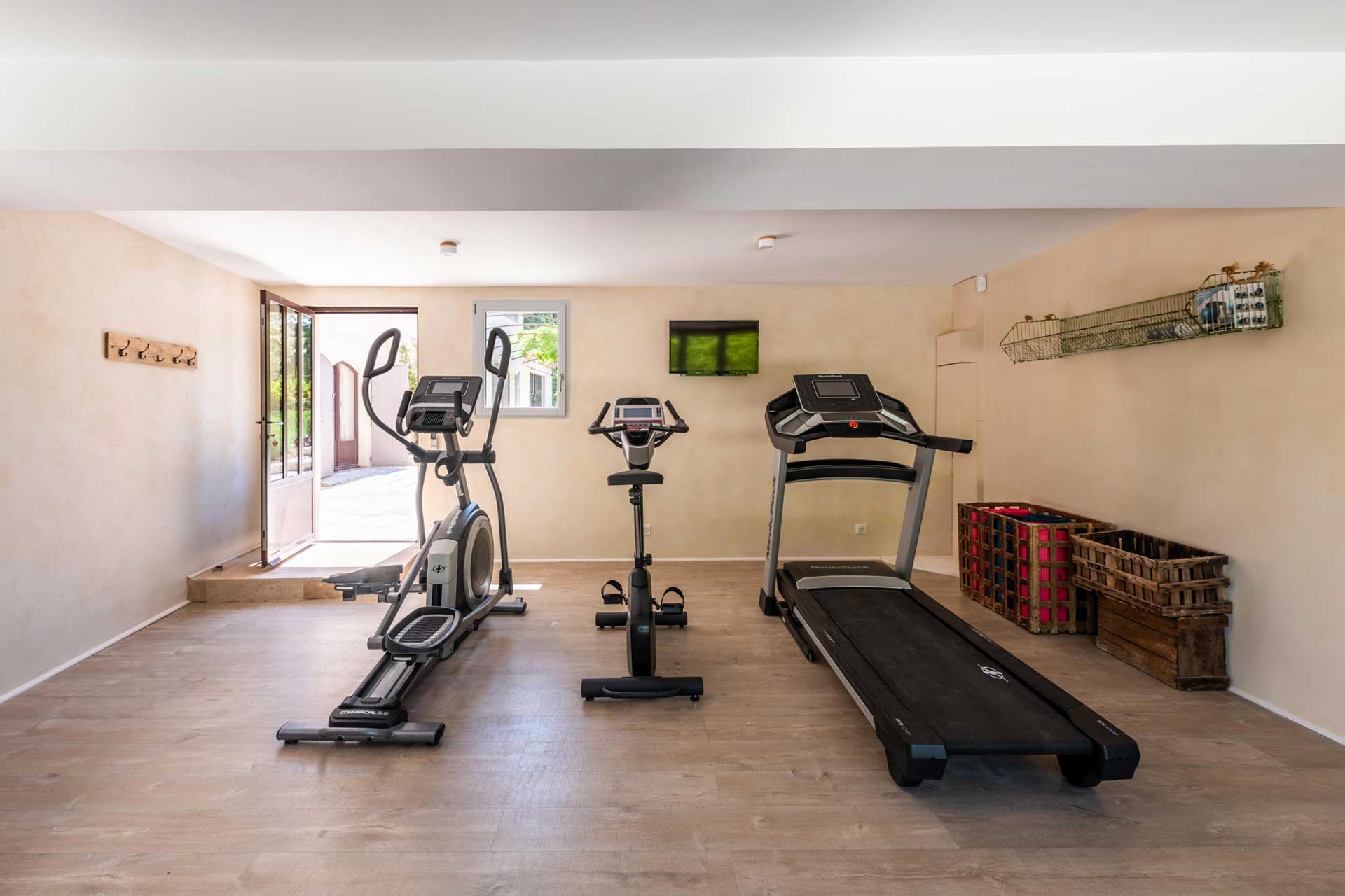 la-bastide-de-lorme_farmhouse_Louberon-Provence-France_interior-gym.jpg