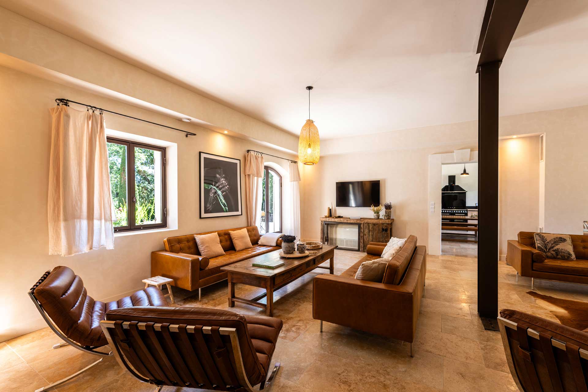 la-bastide-de-lorme_farmhouse_Louberon-Provence-France_interior-living-room.jpg