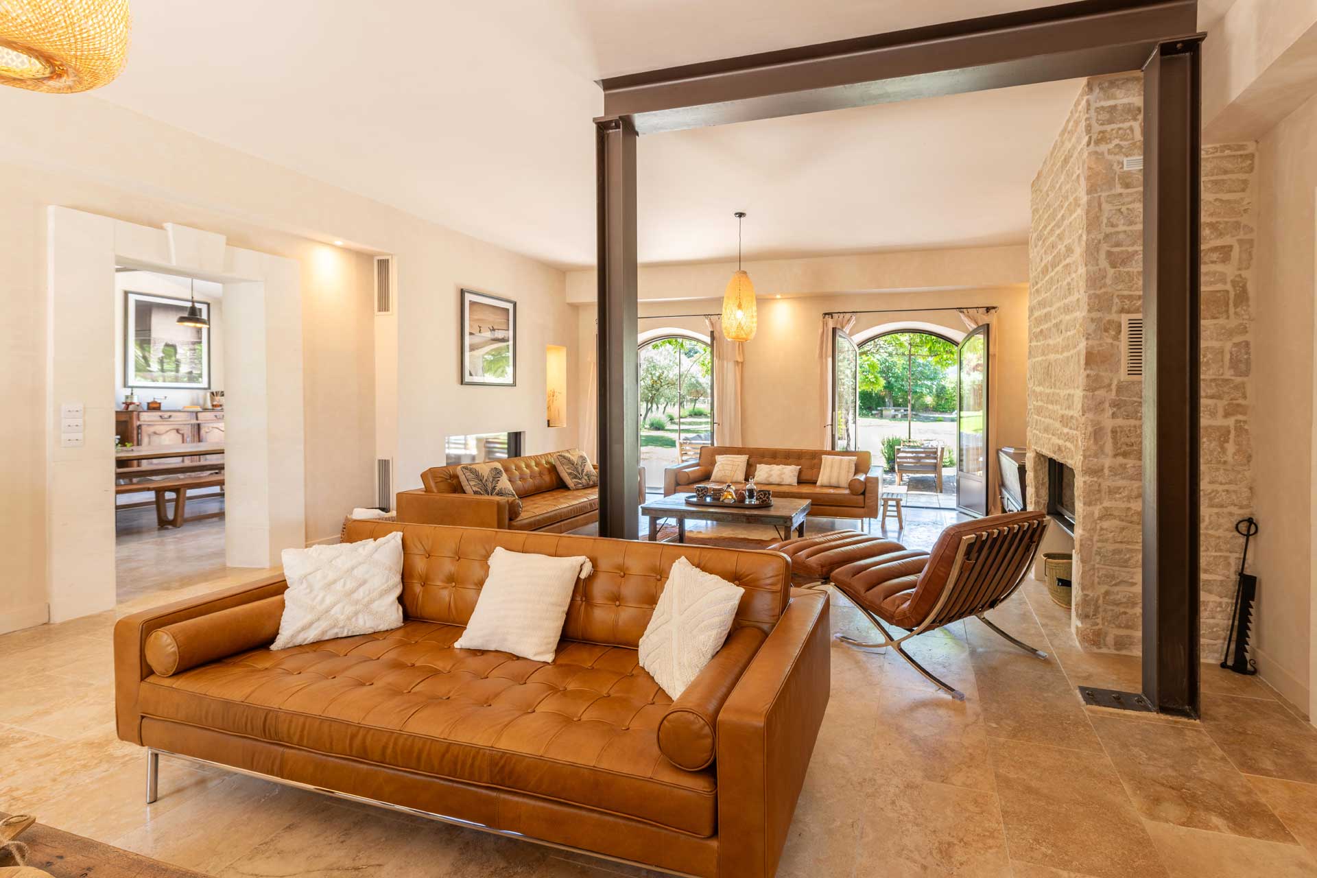 la-bastide-de-lorme_farmhouse_Louberon-Provence-France_interior-space.jpg