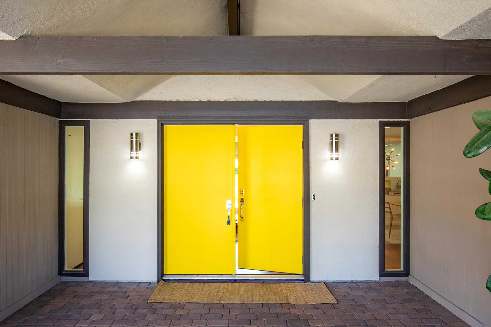 the-royal-singapore-palm-springs_house_california-usa_exterior-door.jpg