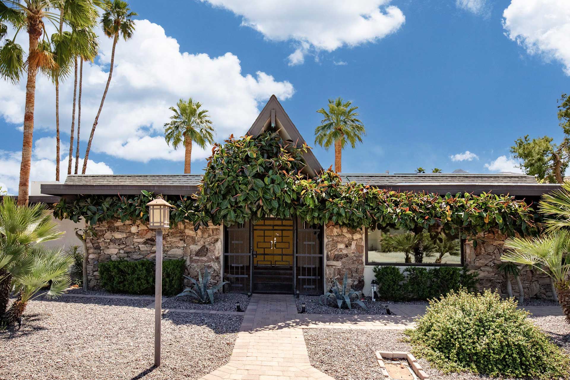 the-royal-singapore-palm-springs_house_california-usa_exterior-front-facade.jpg