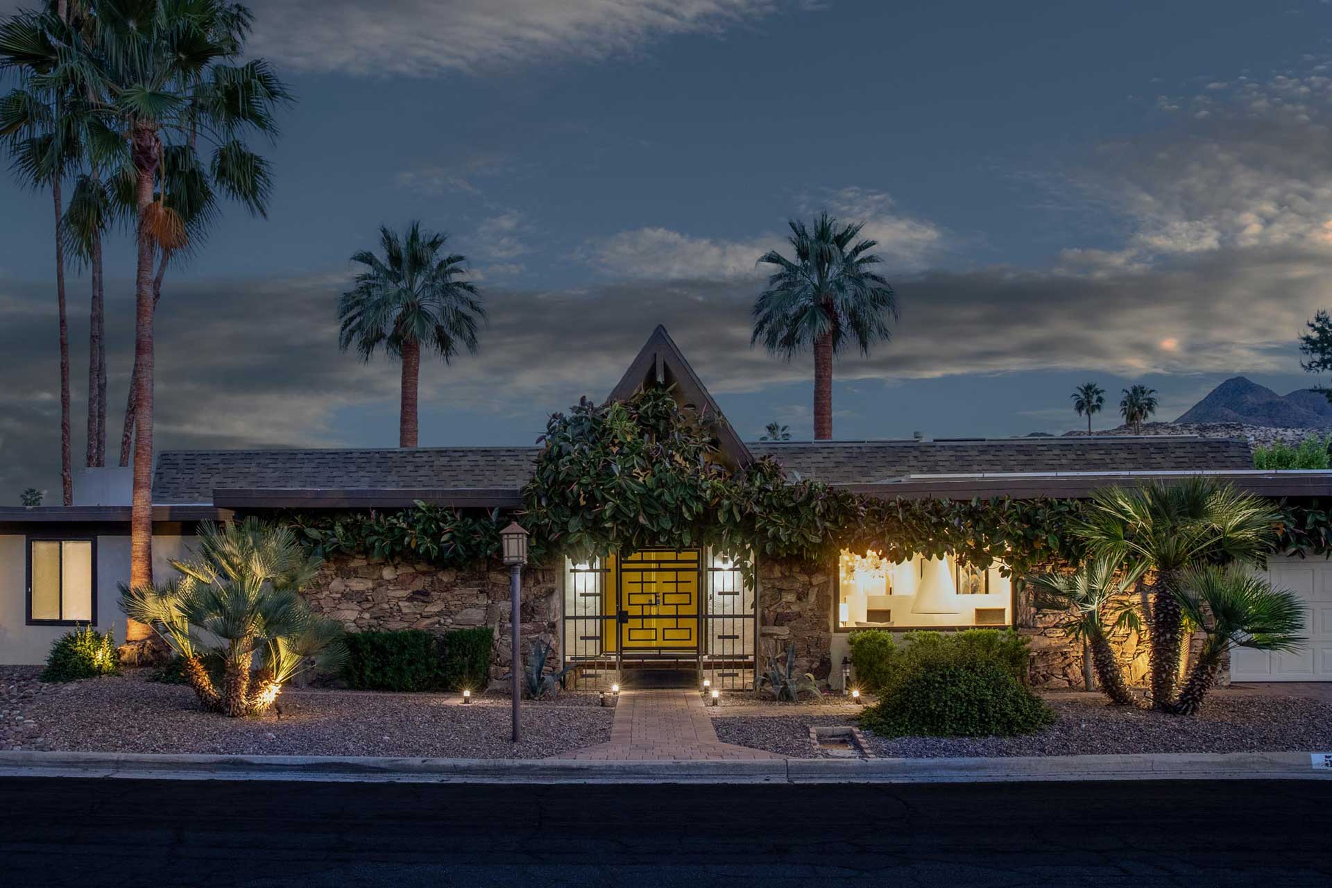 the-royal-singapore-palm-springs_house_california-usa_exterior-night.jpg