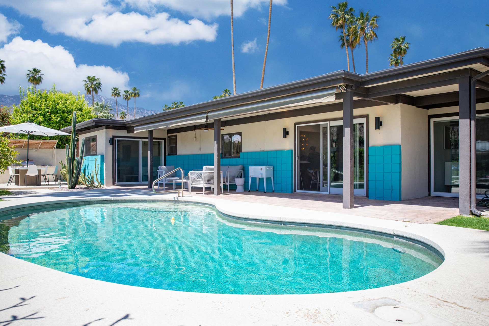 the-royal-singapore-palm-springs_house_california-usa_exterior-pool.jpg