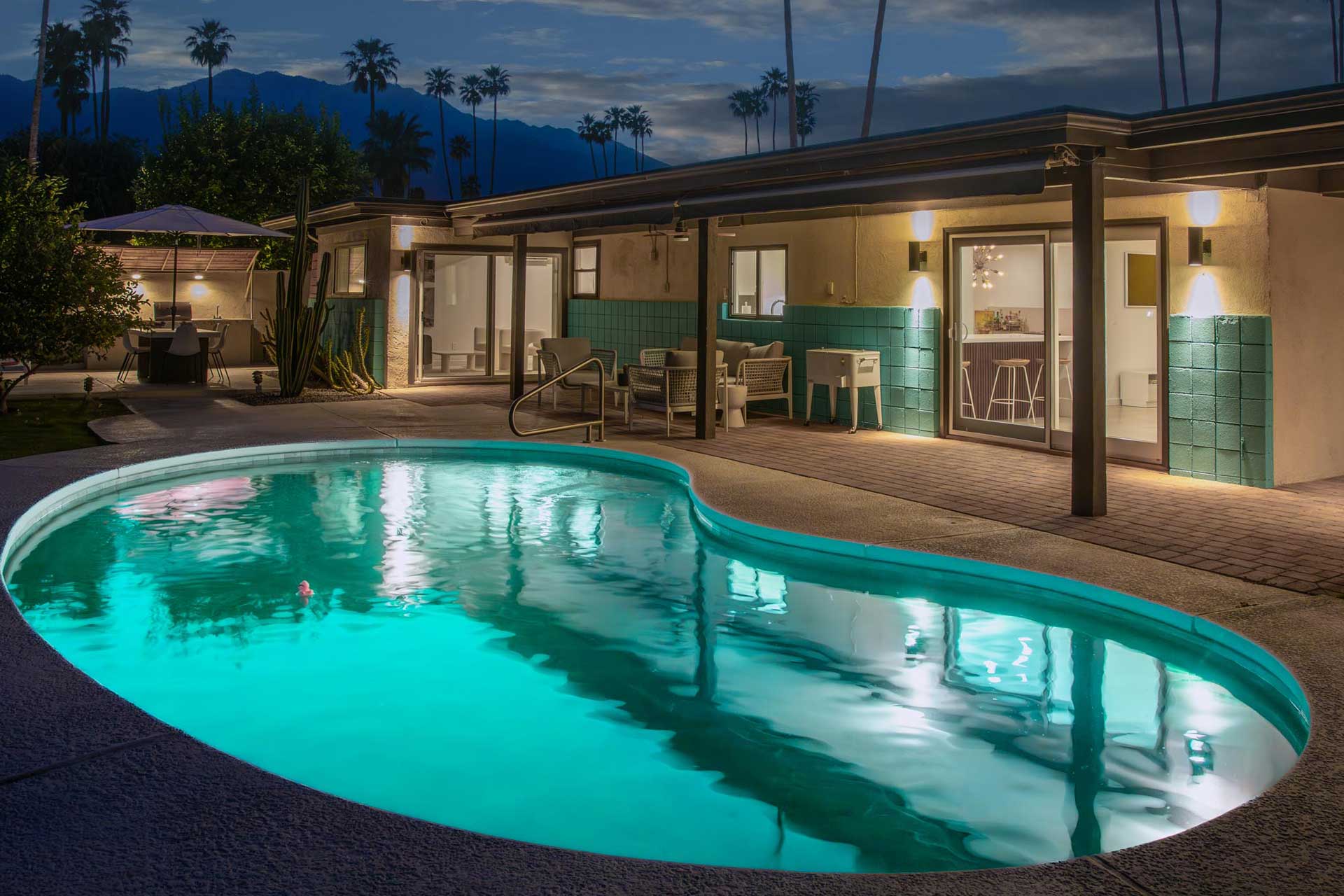 the-royal-singapore-palm-springs_house_california-usa_exterior-pool-night.jpg