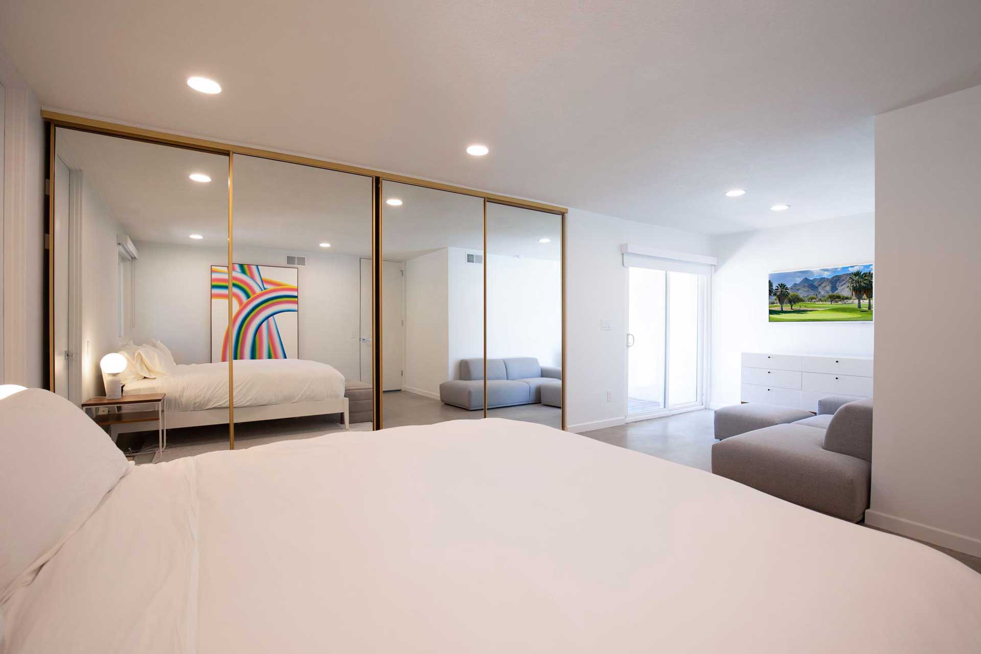 the-royal-singapore-palm-springs_house_california-usa_interior-bedroom-mirror.jpg