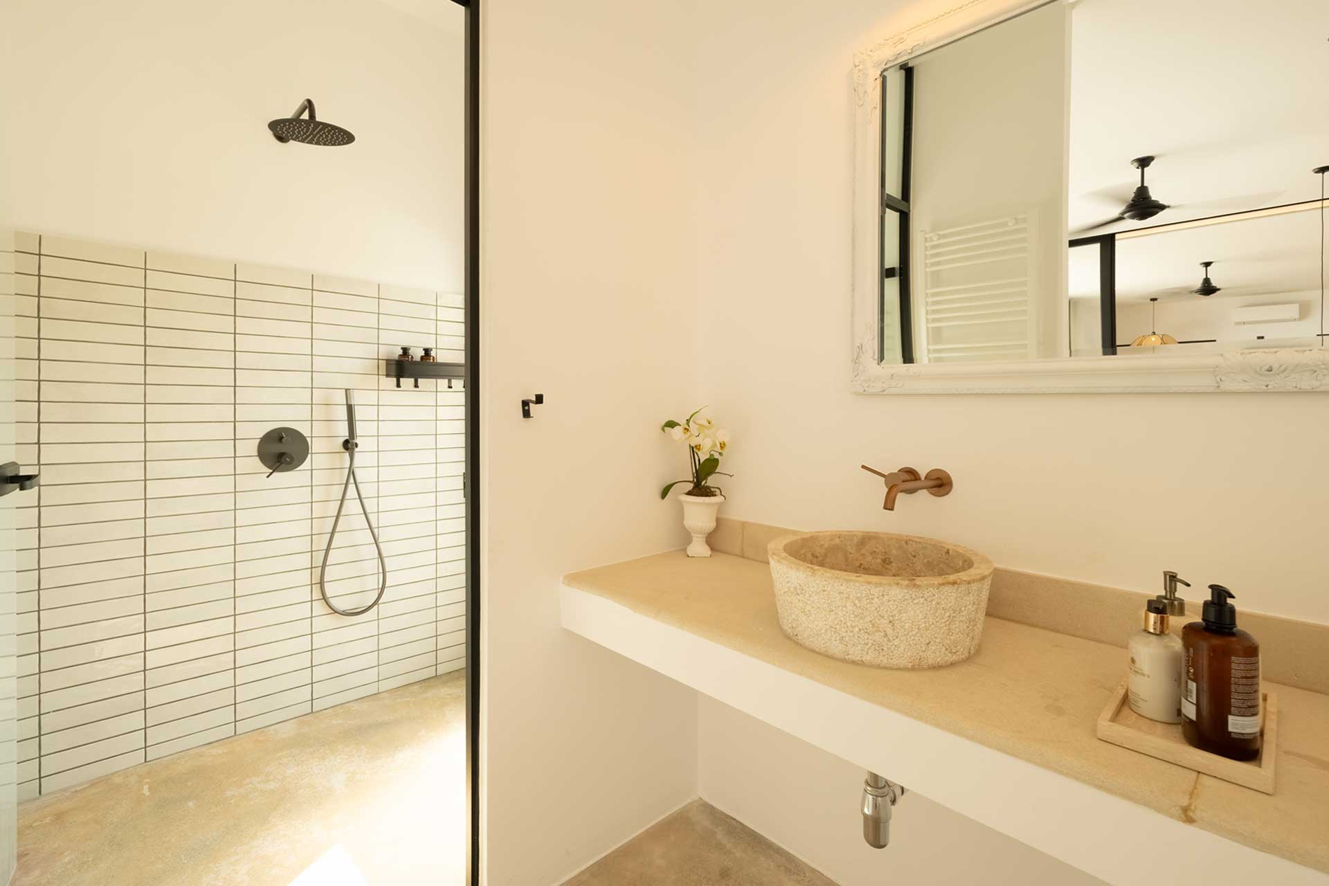 thea-estate_villa_paphos-cyprus_interior-bathroom.jpg