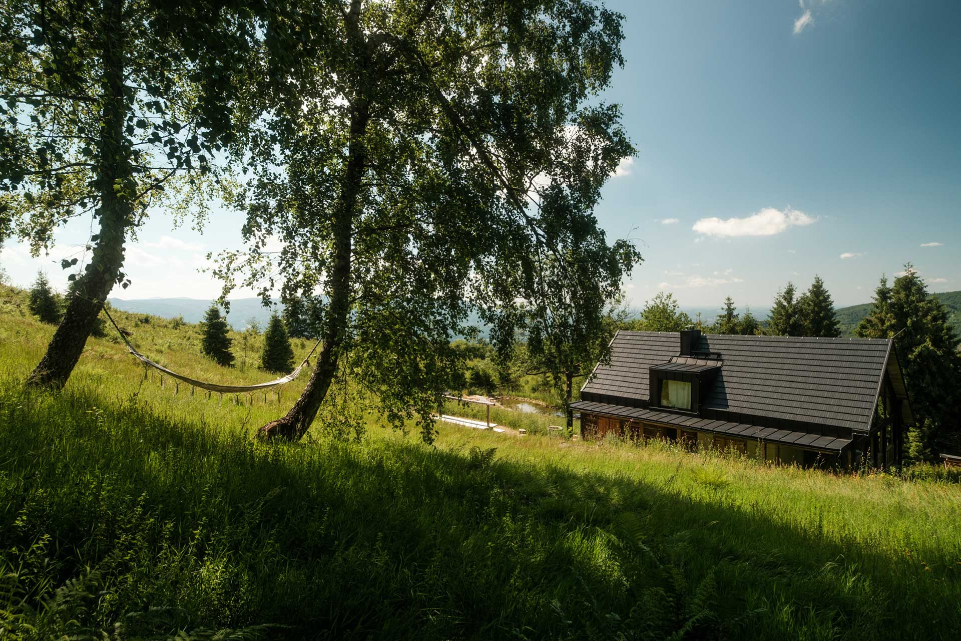 chata-pytlorka_house_navsi-czech-republic_exterior-hammock.jpg