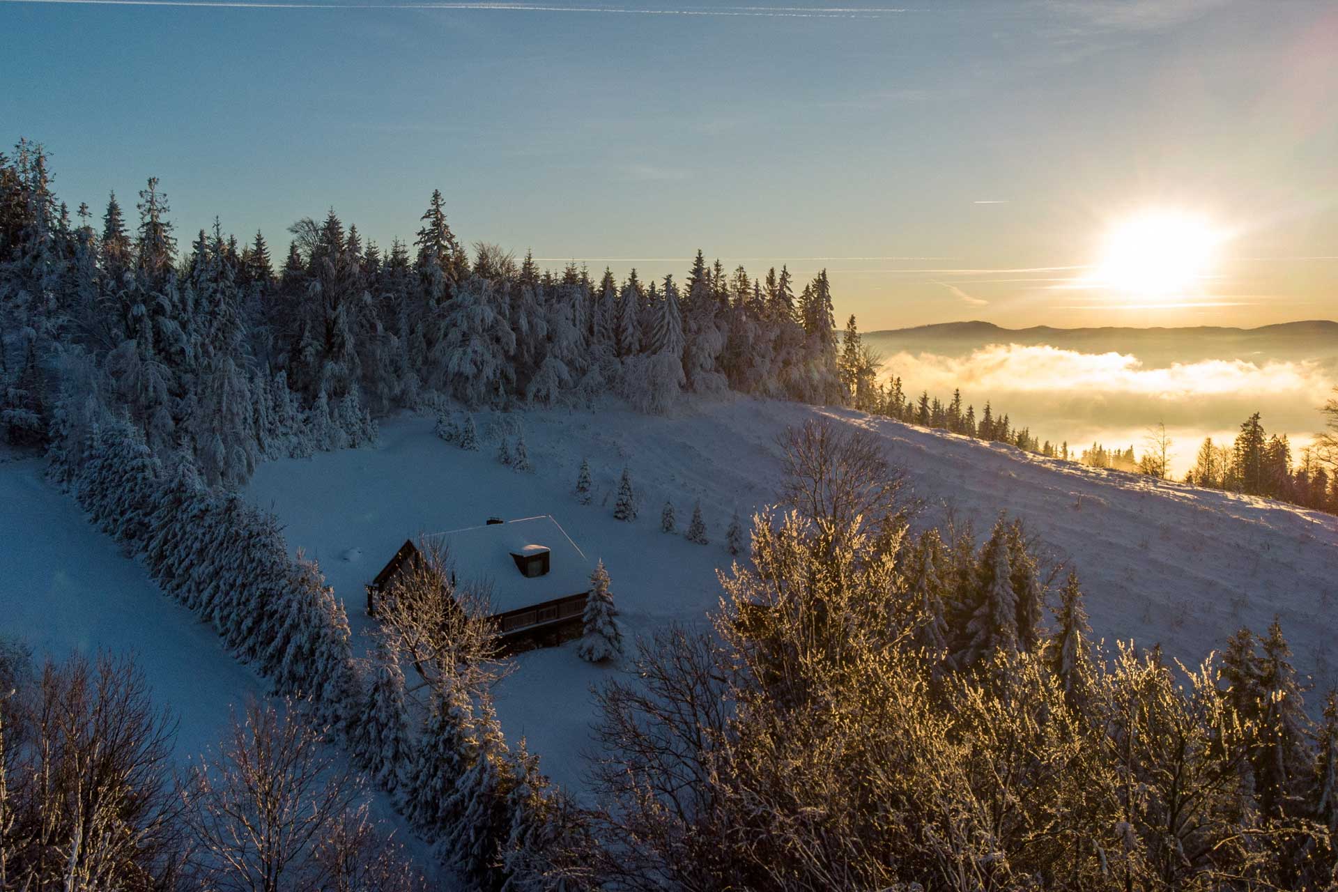 chata-pytlorka_house_navsi-czech-republic_exterior-sunset.jpg