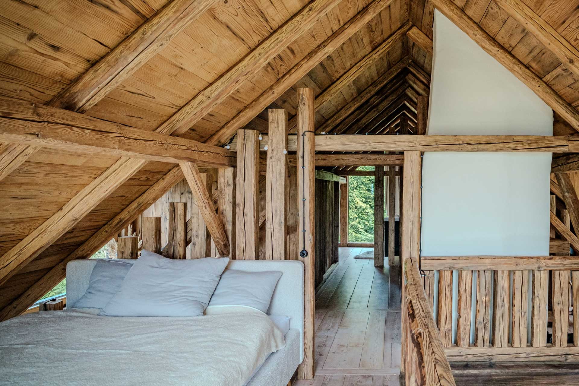 chata-pytlorka_house_navsi-czech-republic_interior-bed-room.jpg